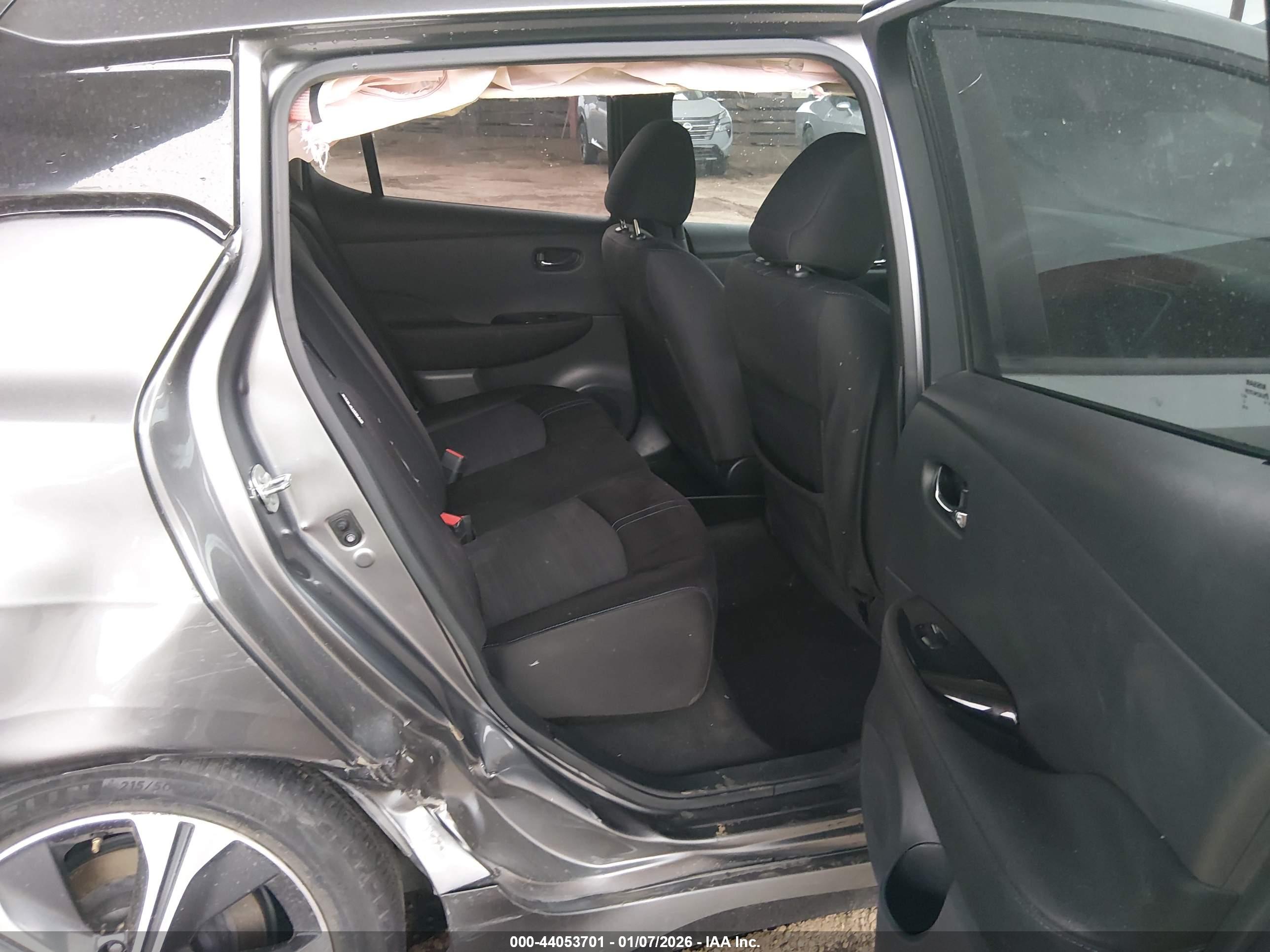 NISSAN LEAF image 8