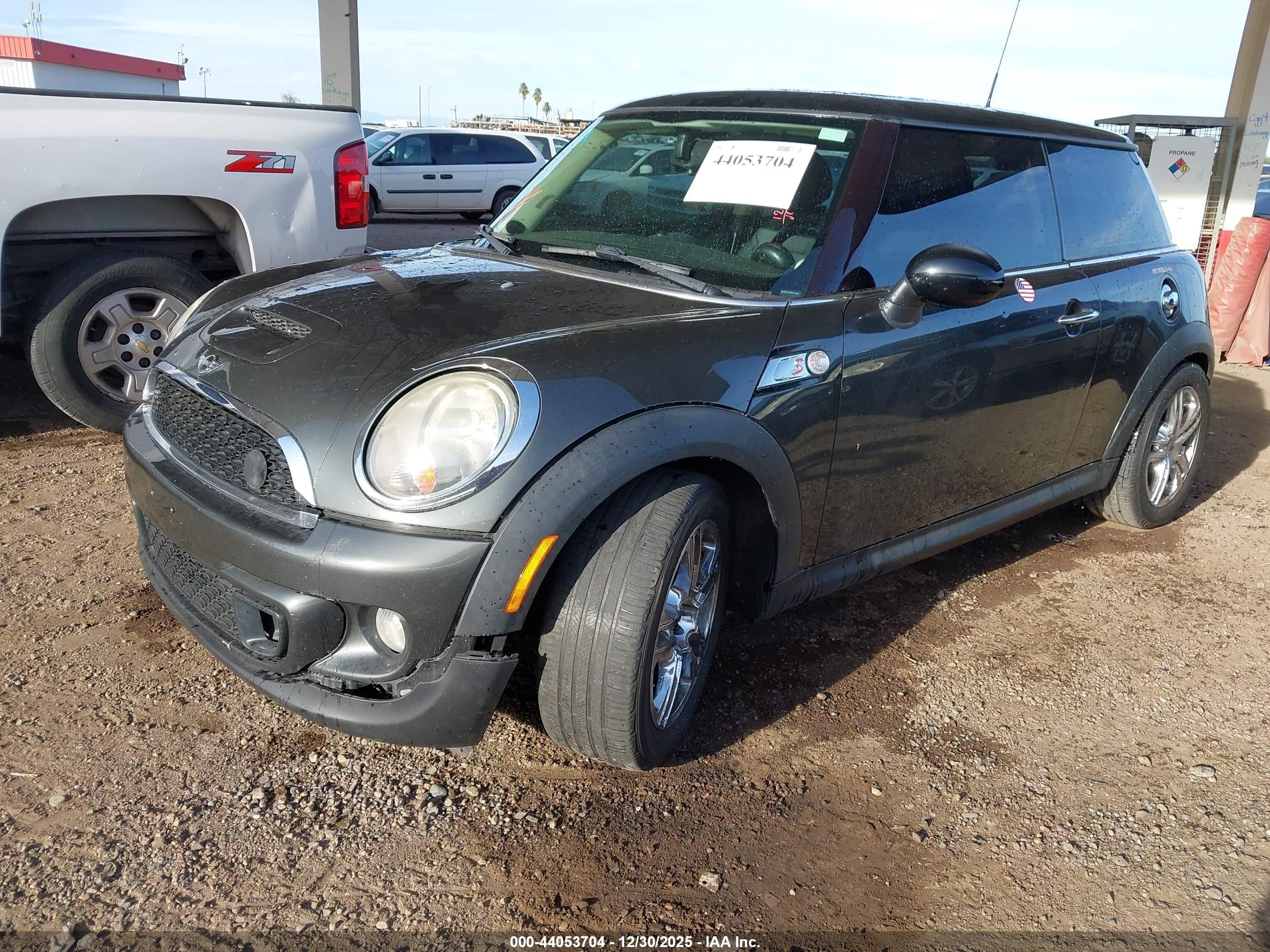 MINI COOPER image 2