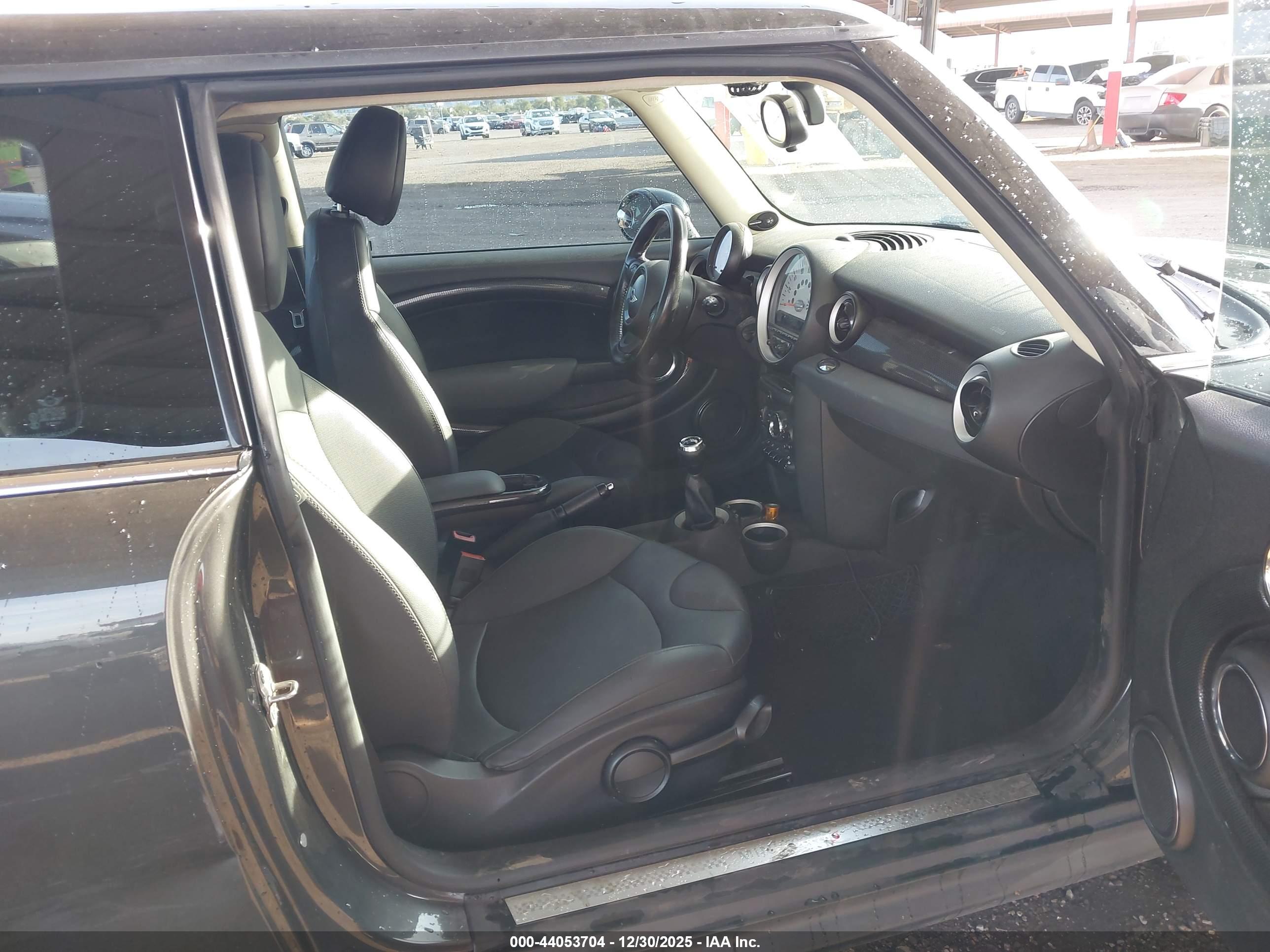 MINI COOPER image 5