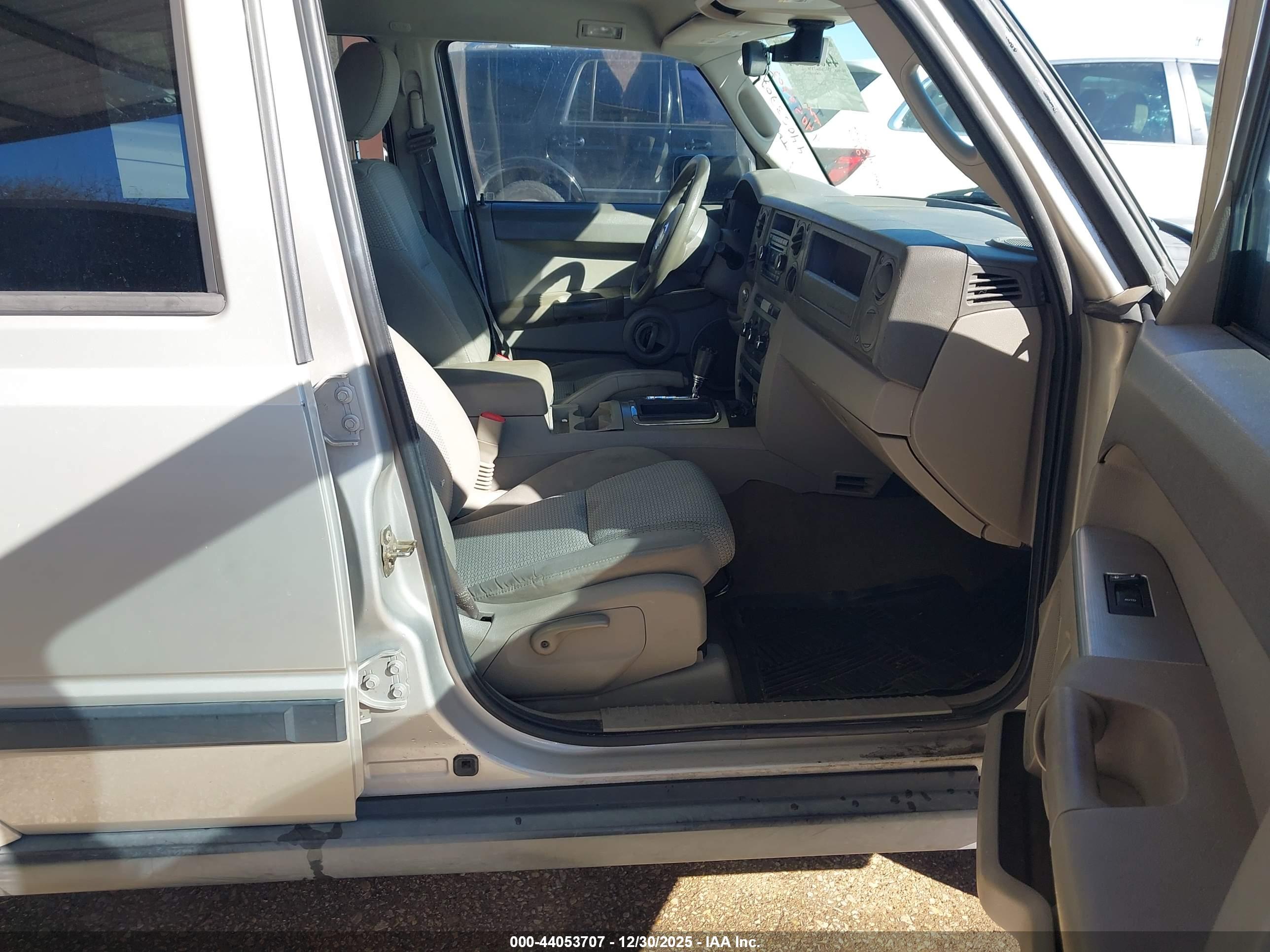 JEEP COMMANDER image 5