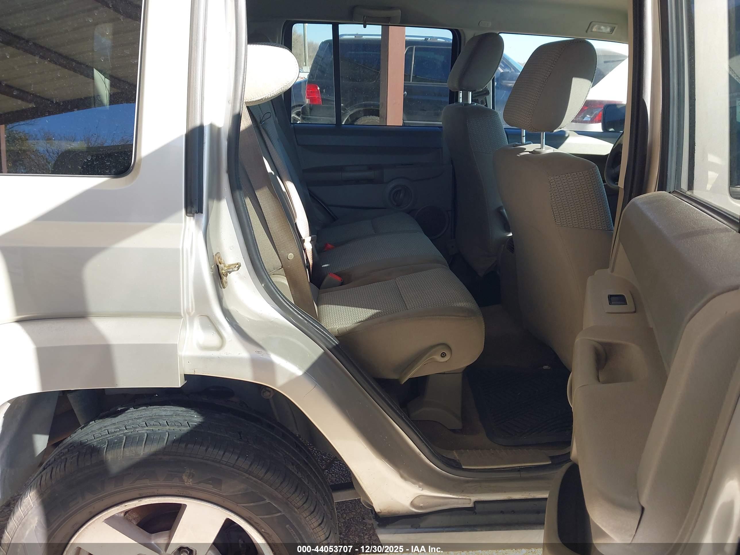 JEEP COMMANDER image 8