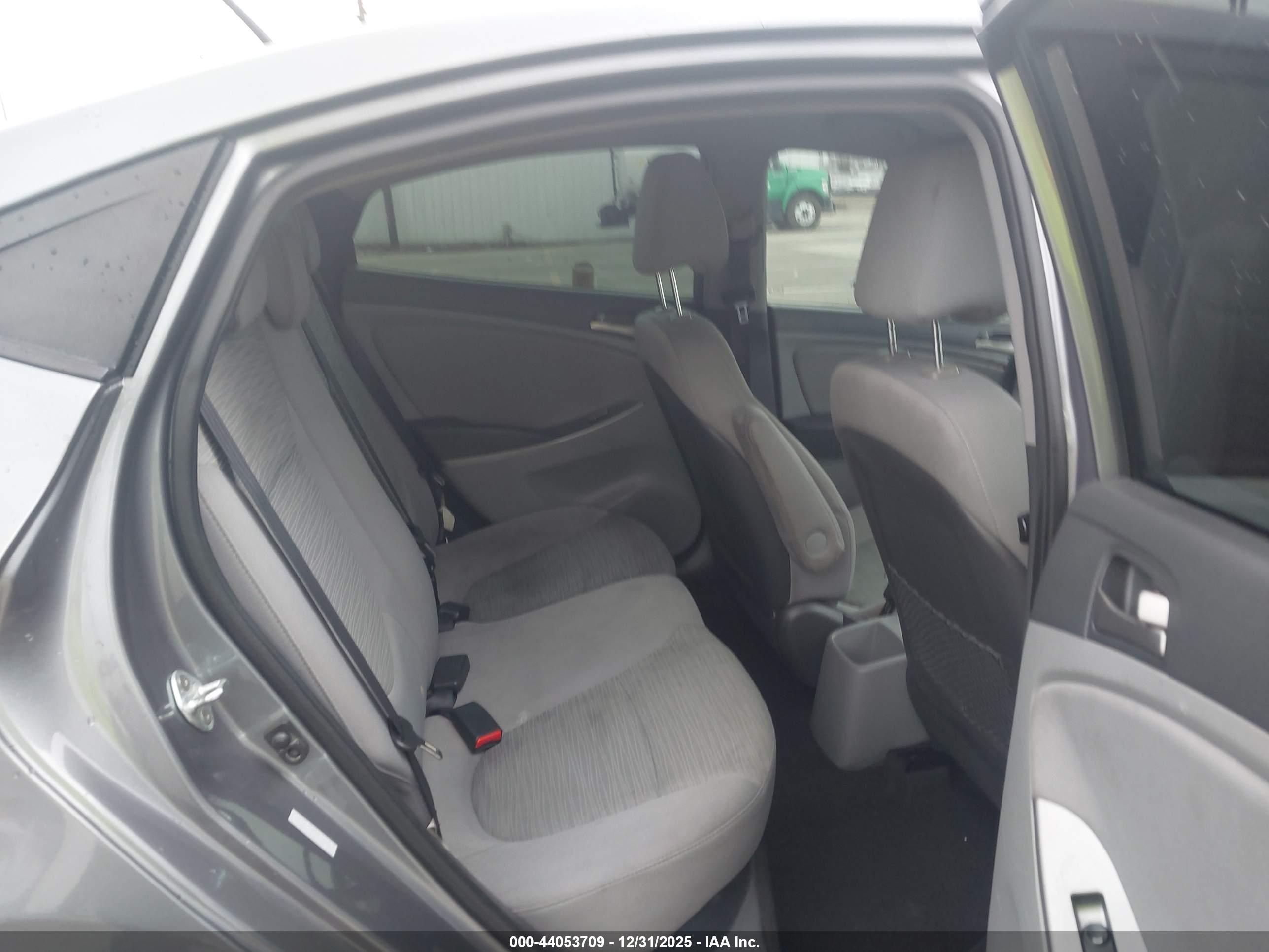 HYUNDAI ACCENT image 8