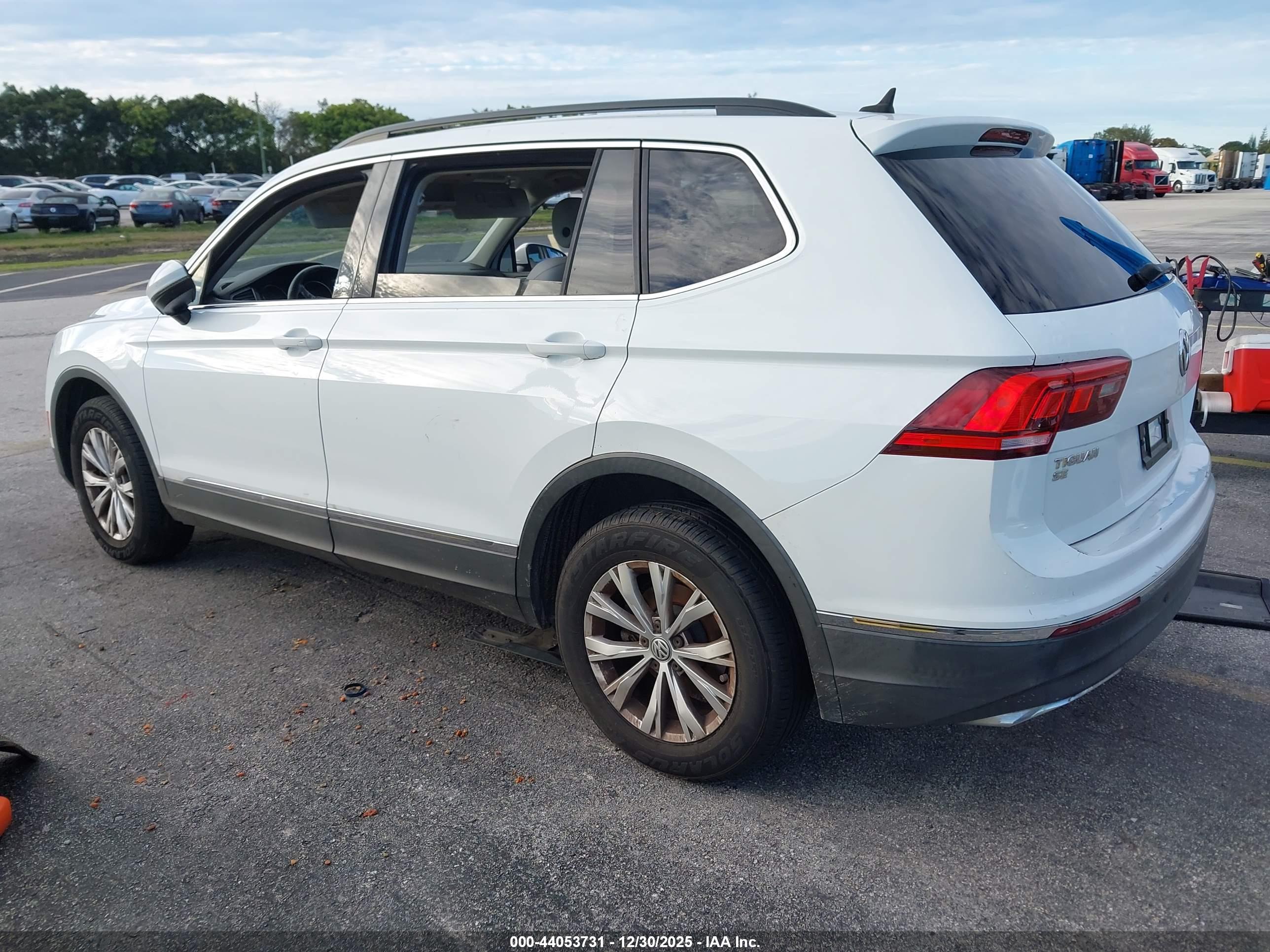 VOLKSWAGEN TIGUAN image 3