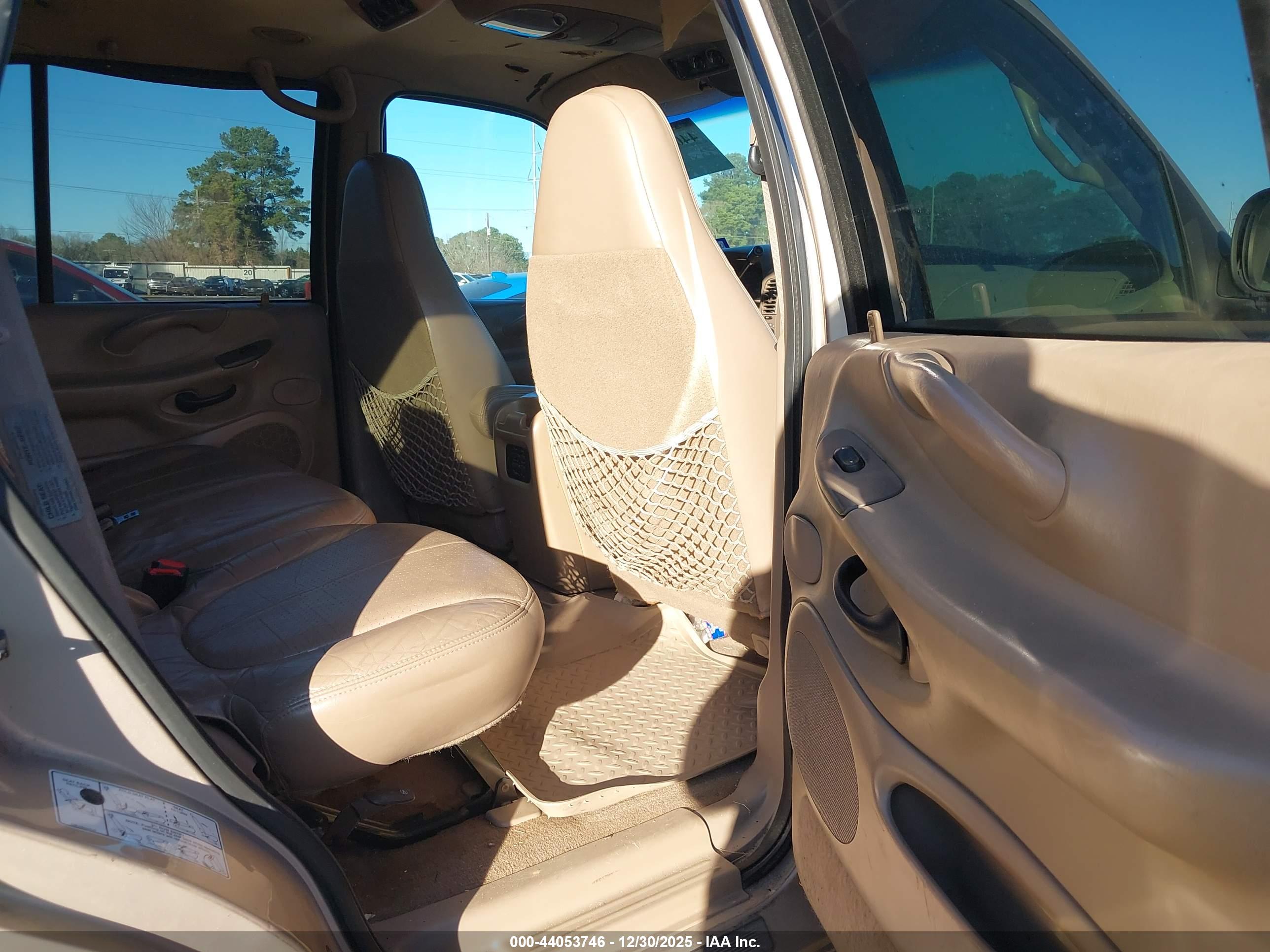 FORD EXPEDITION image 8