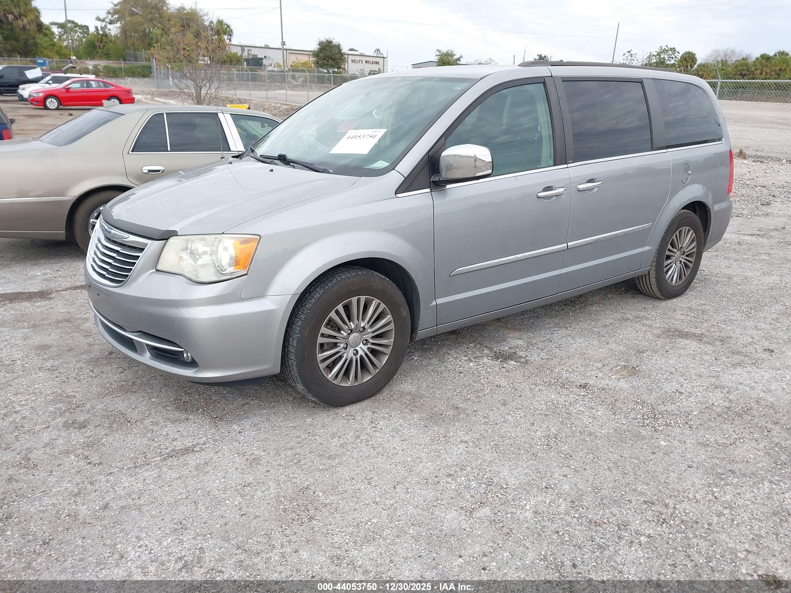 CHRYSLER TOWN image 2