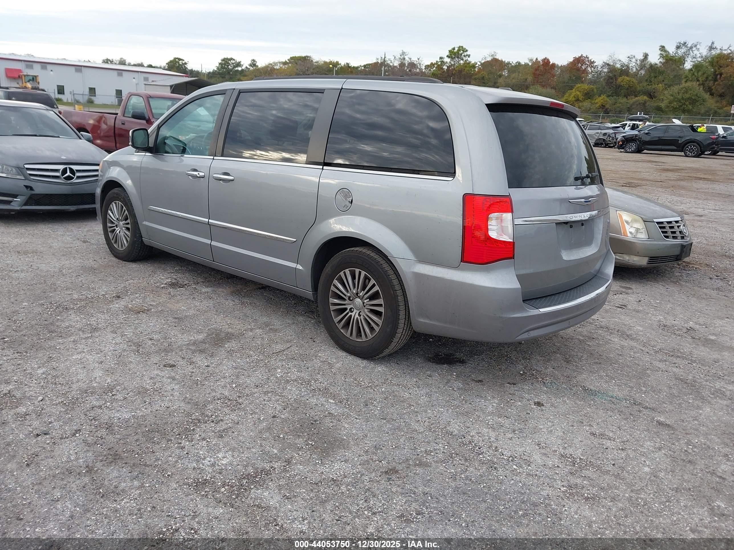 CHRYSLER TOWN image 3