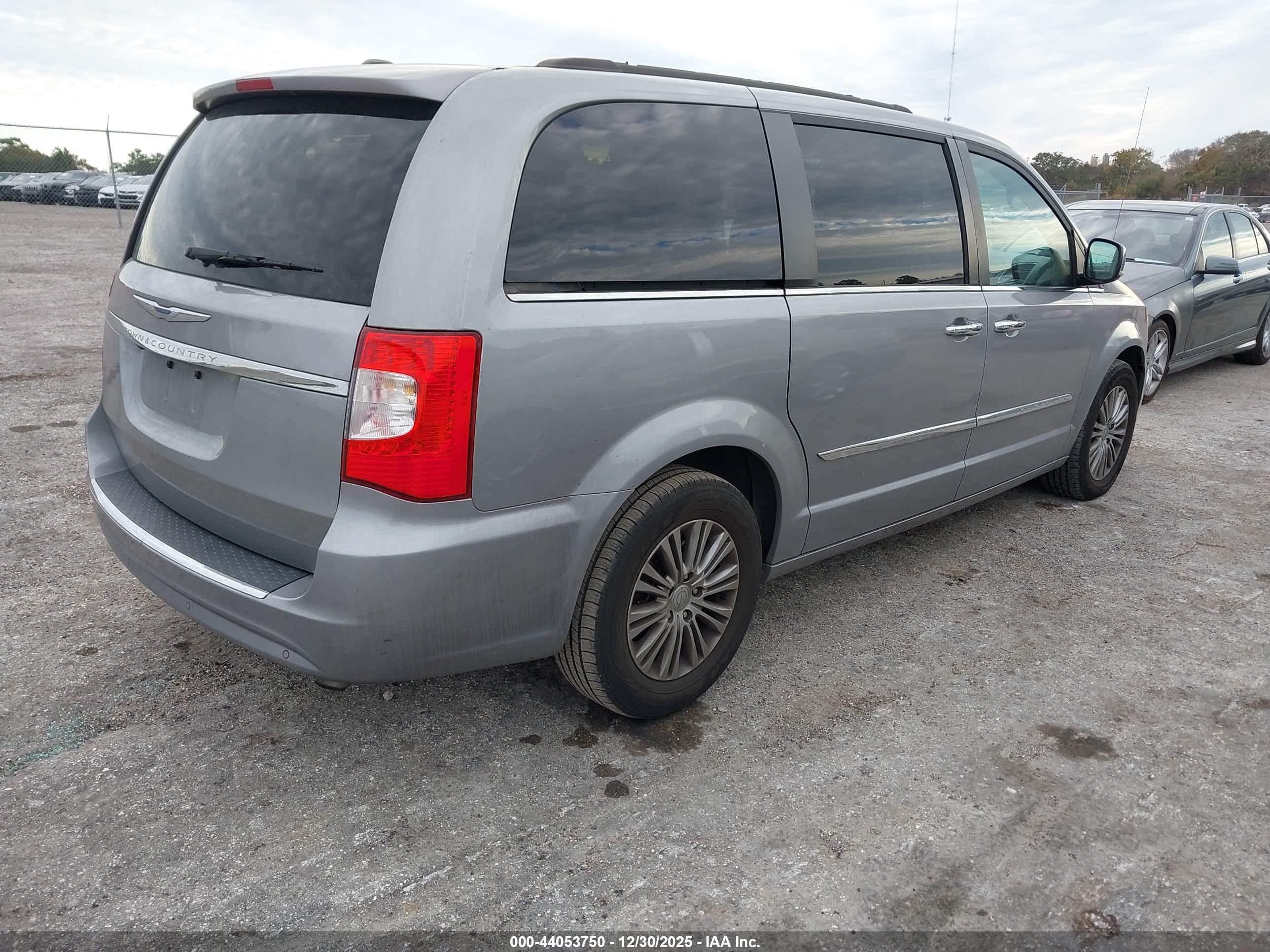 CHRYSLER TOWN image 4