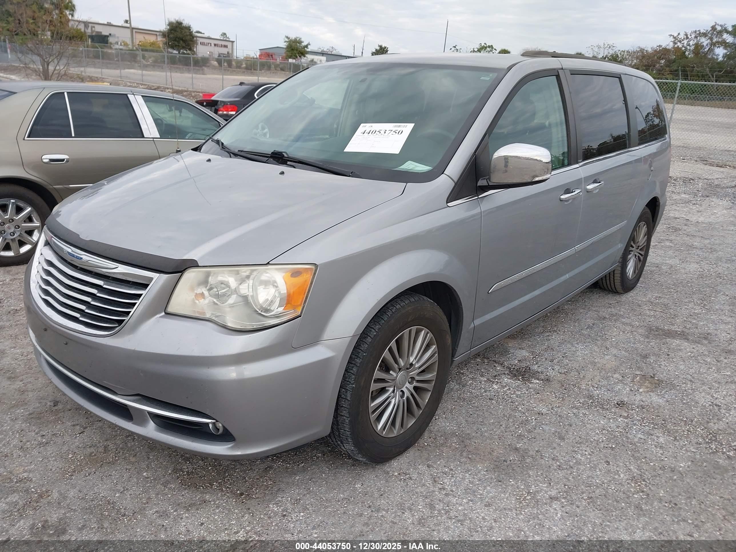 CHRYSLER TOWN image 6