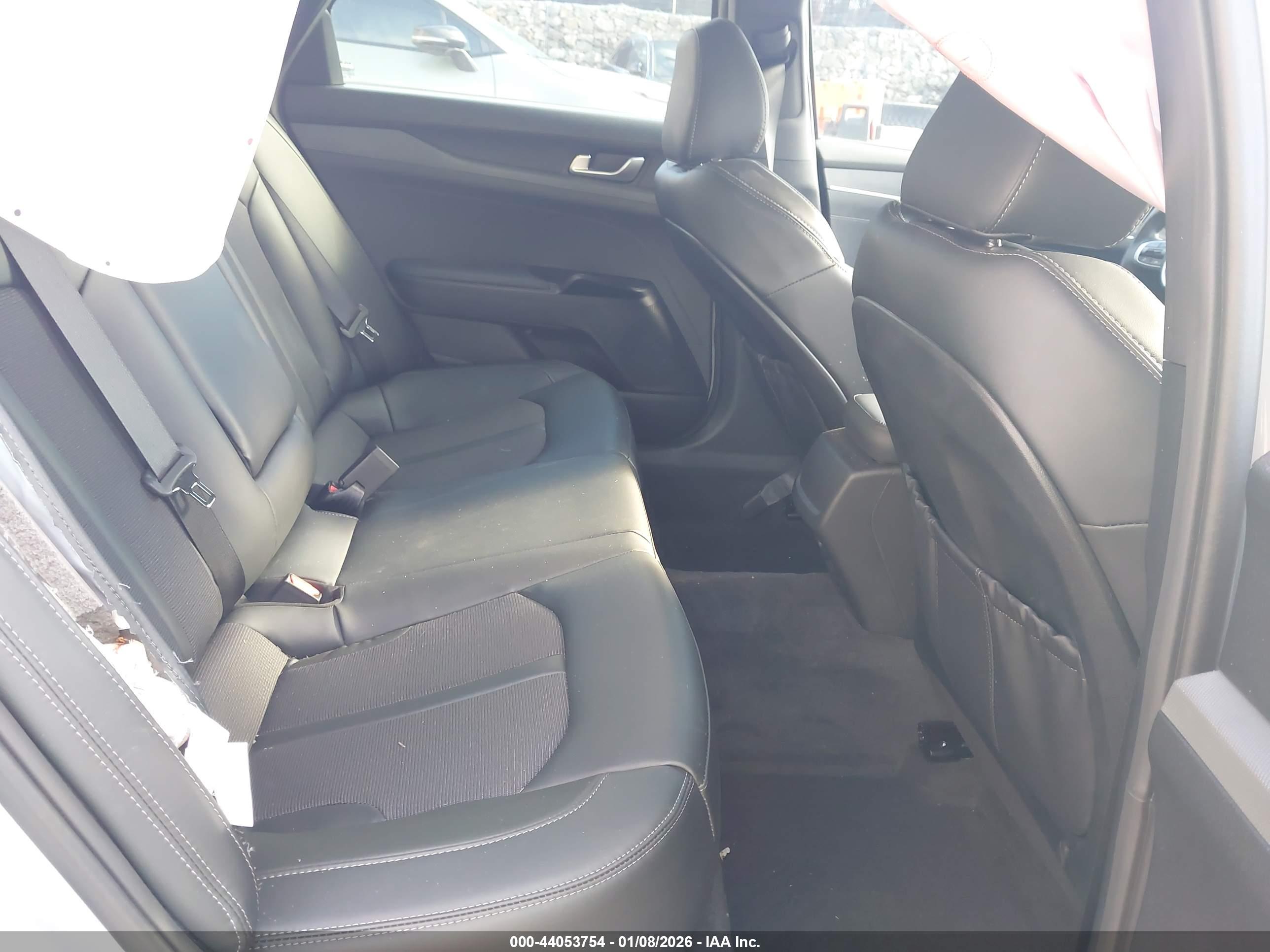 KIA K5 image 8
