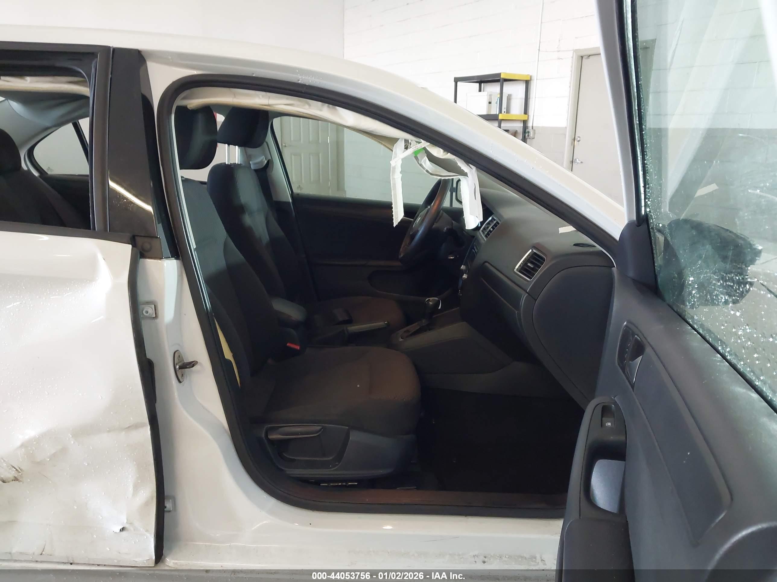 VOLKSWAGEN JETTA image 5