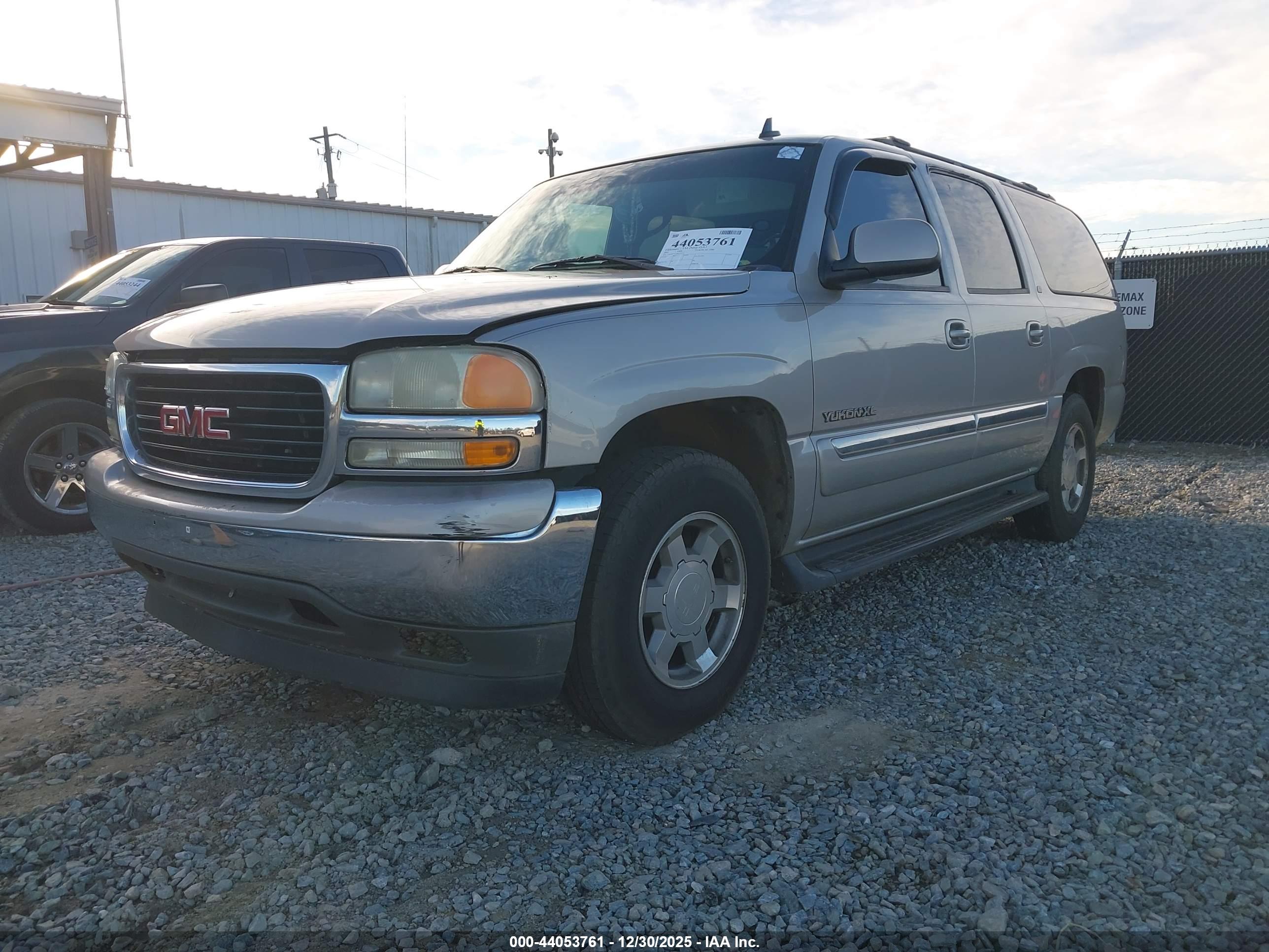 GMC YUKON image 2