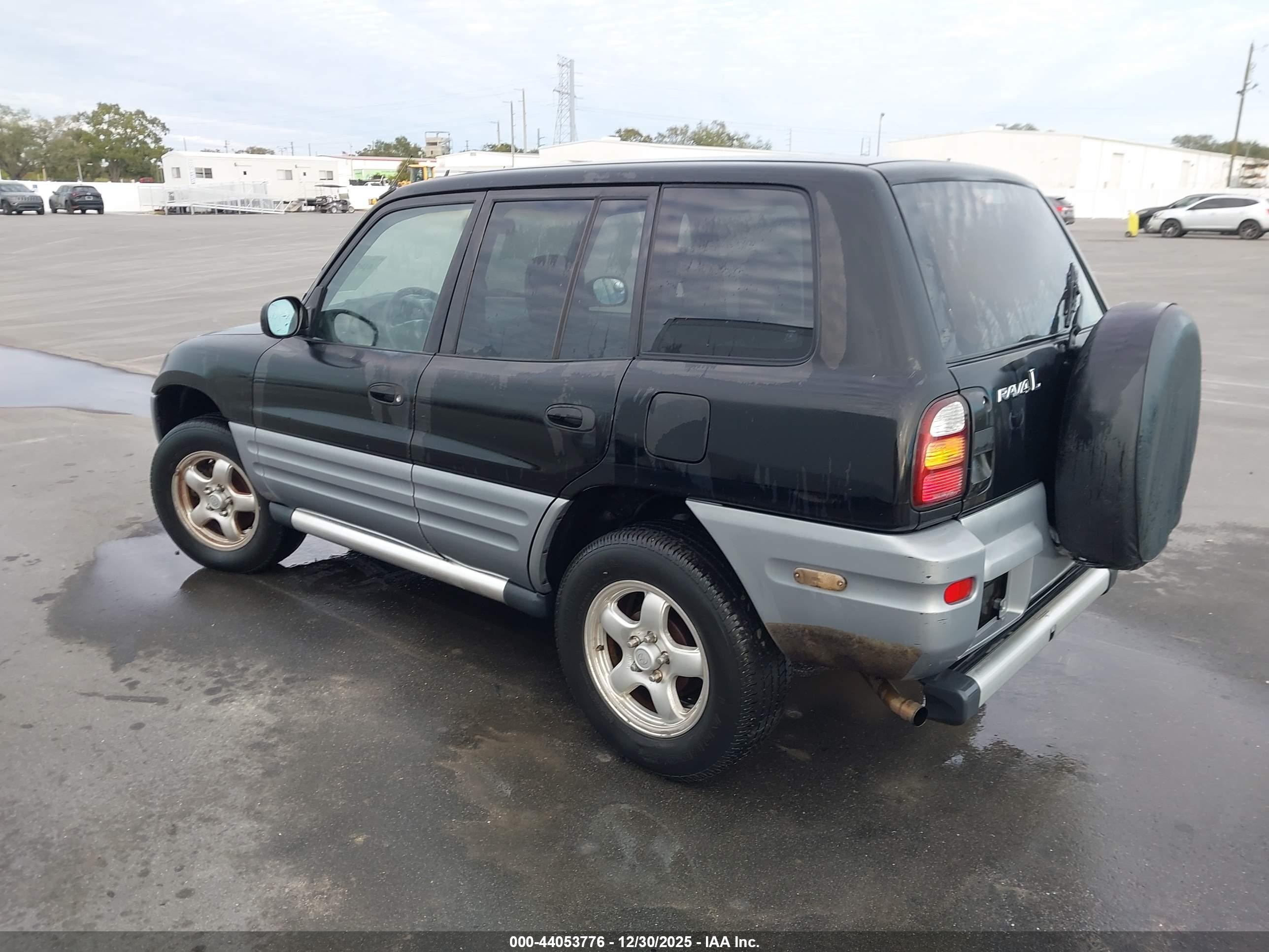 TOYOTA RAV4 image 3