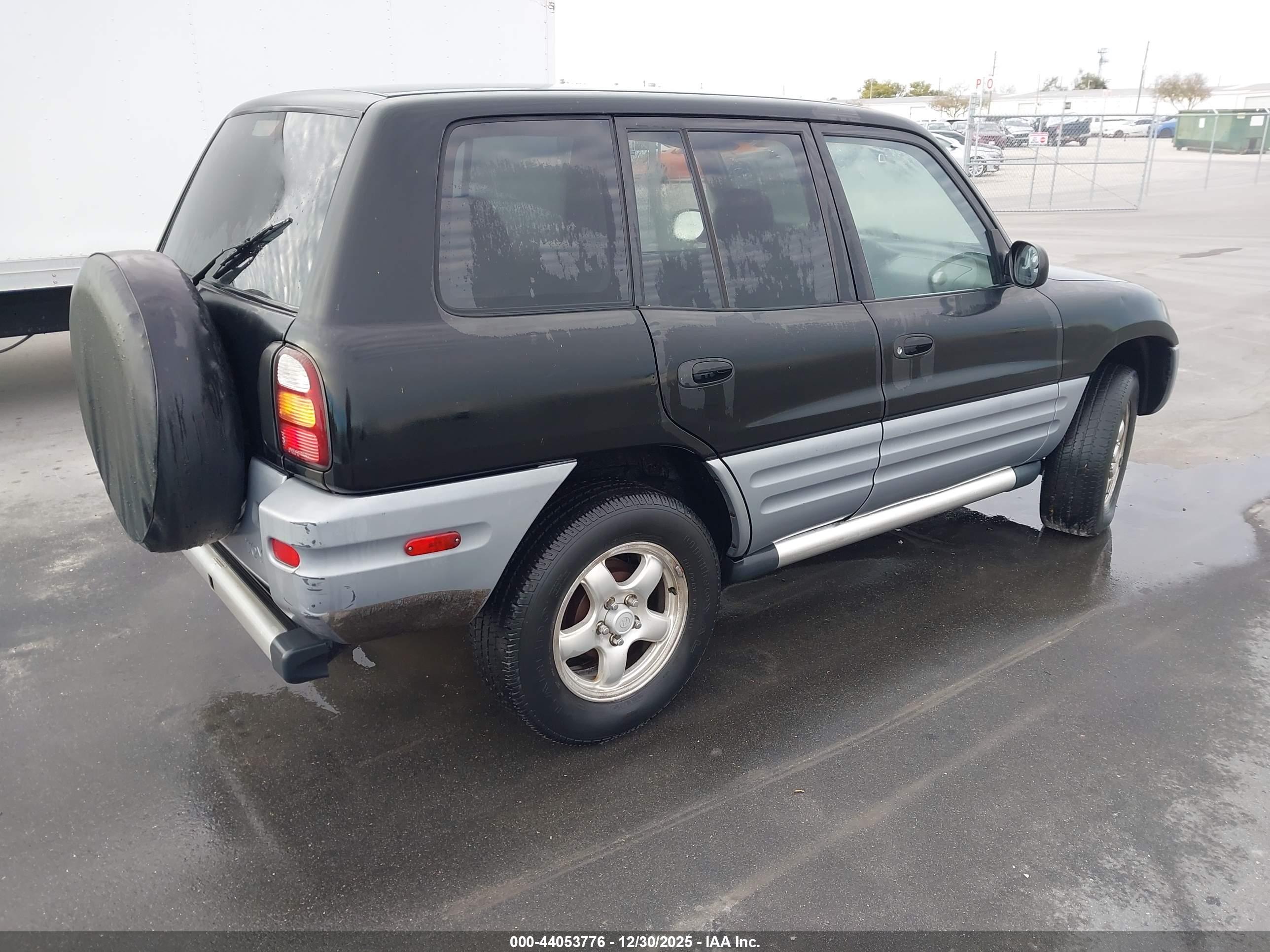TOYOTA RAV4 image 4