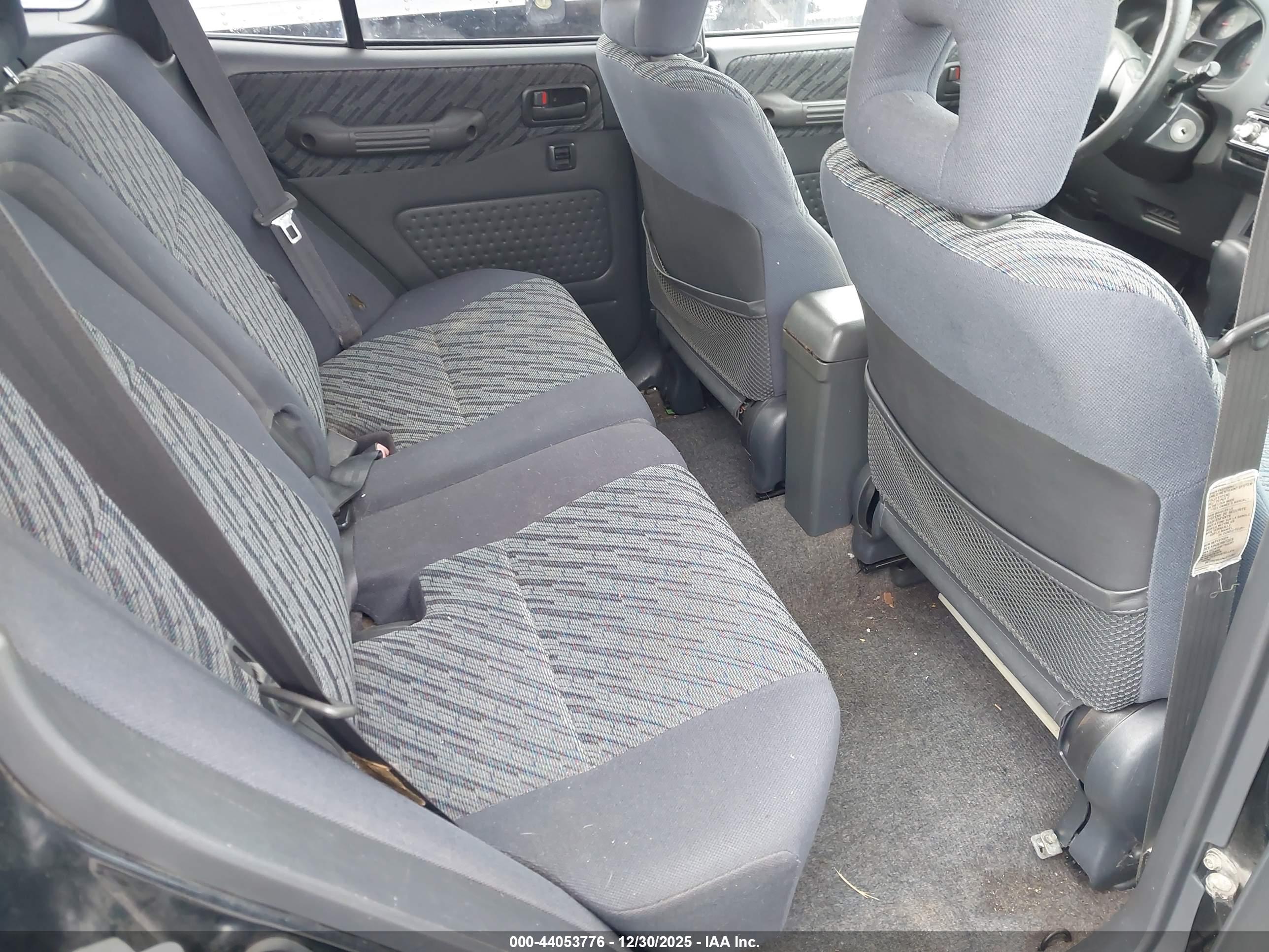 TOYOTA RAV4 image 8