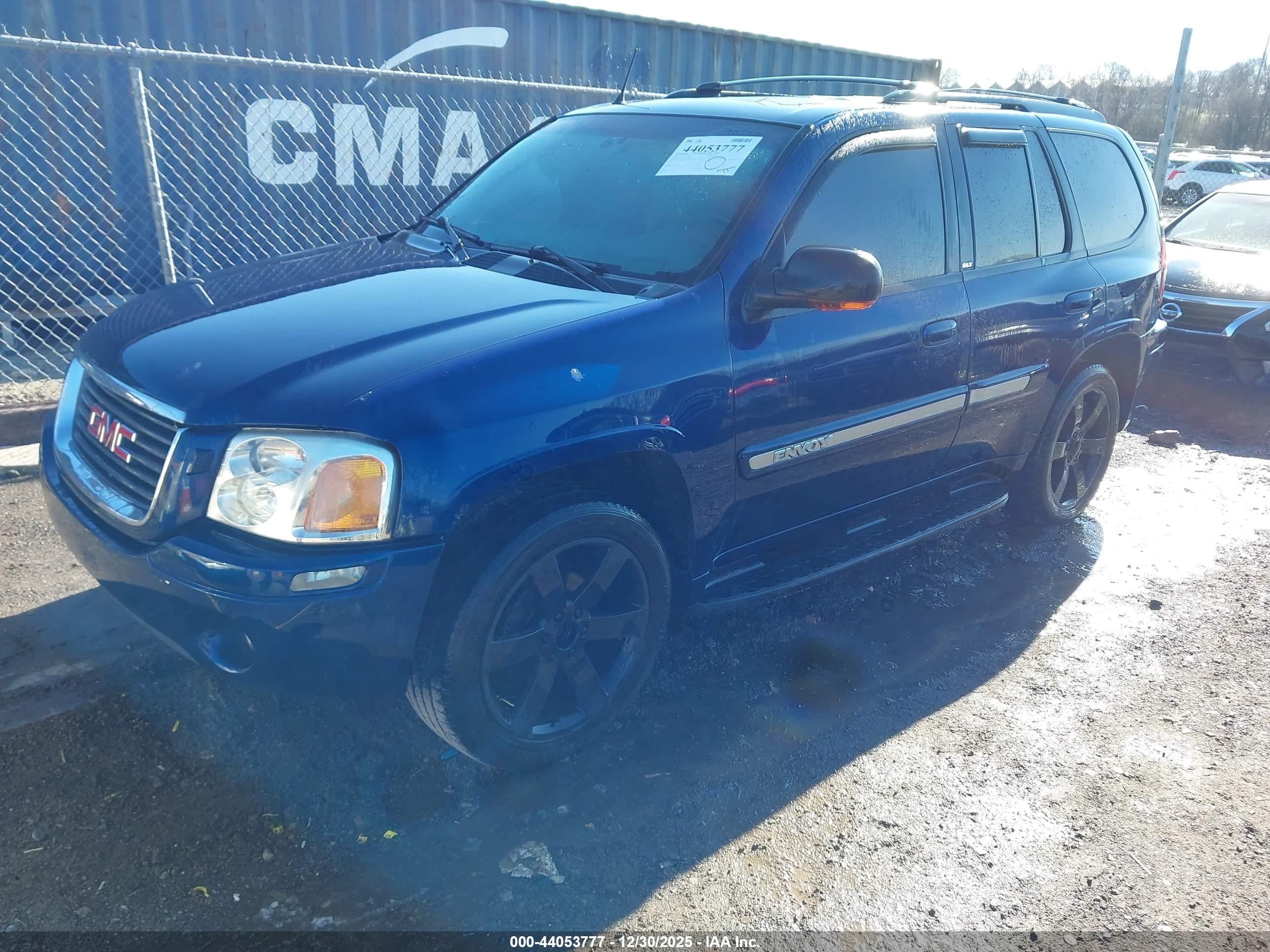 GMC ENVOY image 2