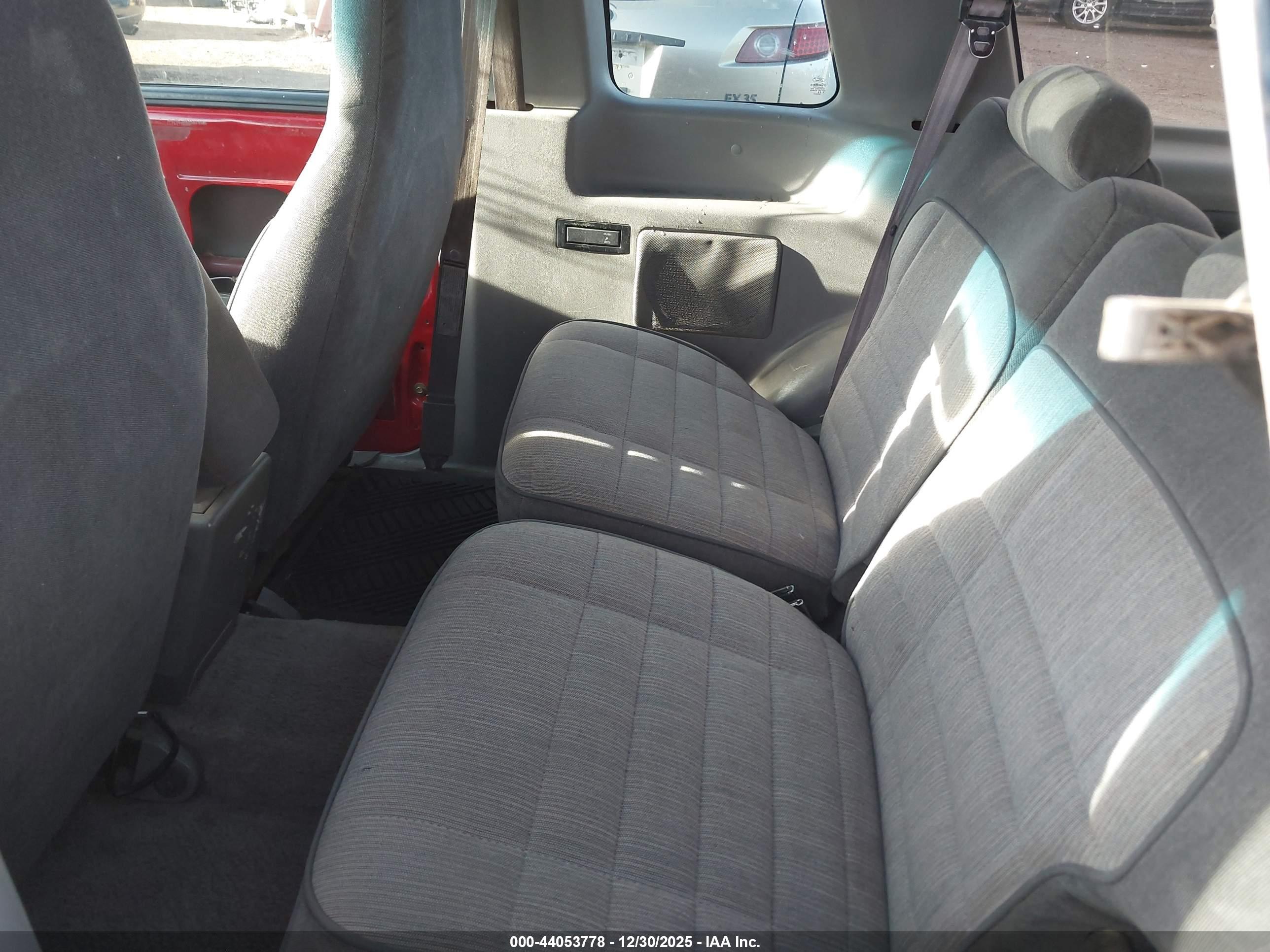 FORD EXPLORER image 8