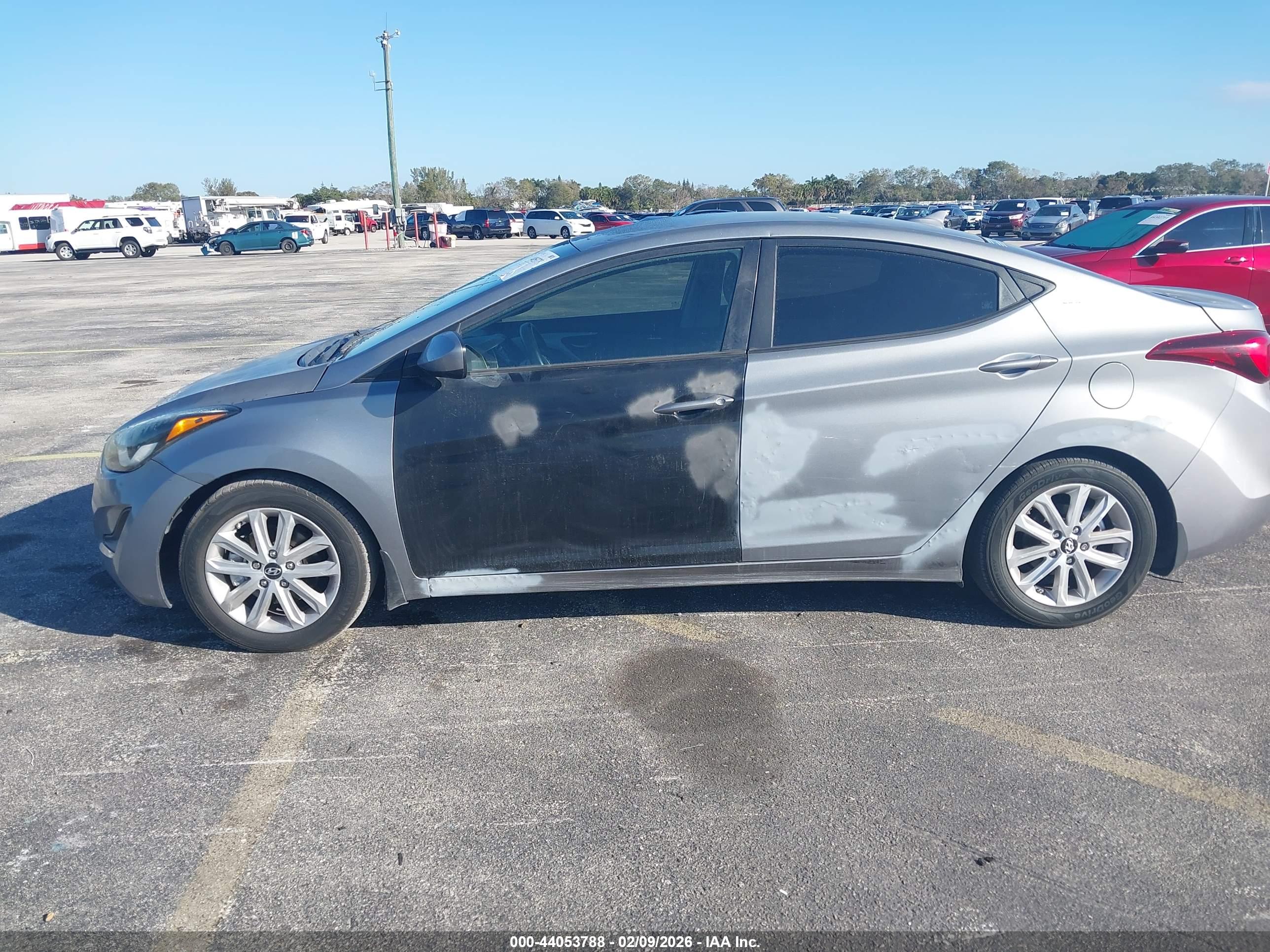HYUNDAI ELANTRA image 6
