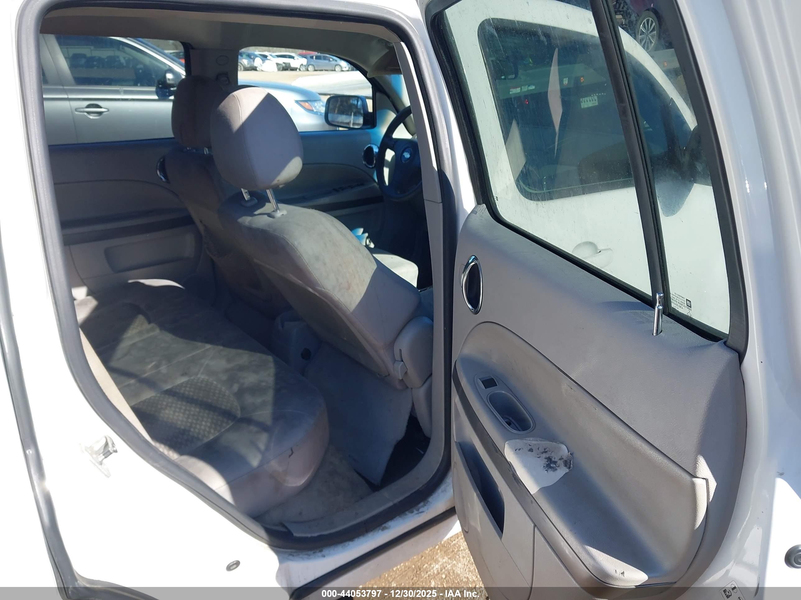 CHEVROLET HHR image 8