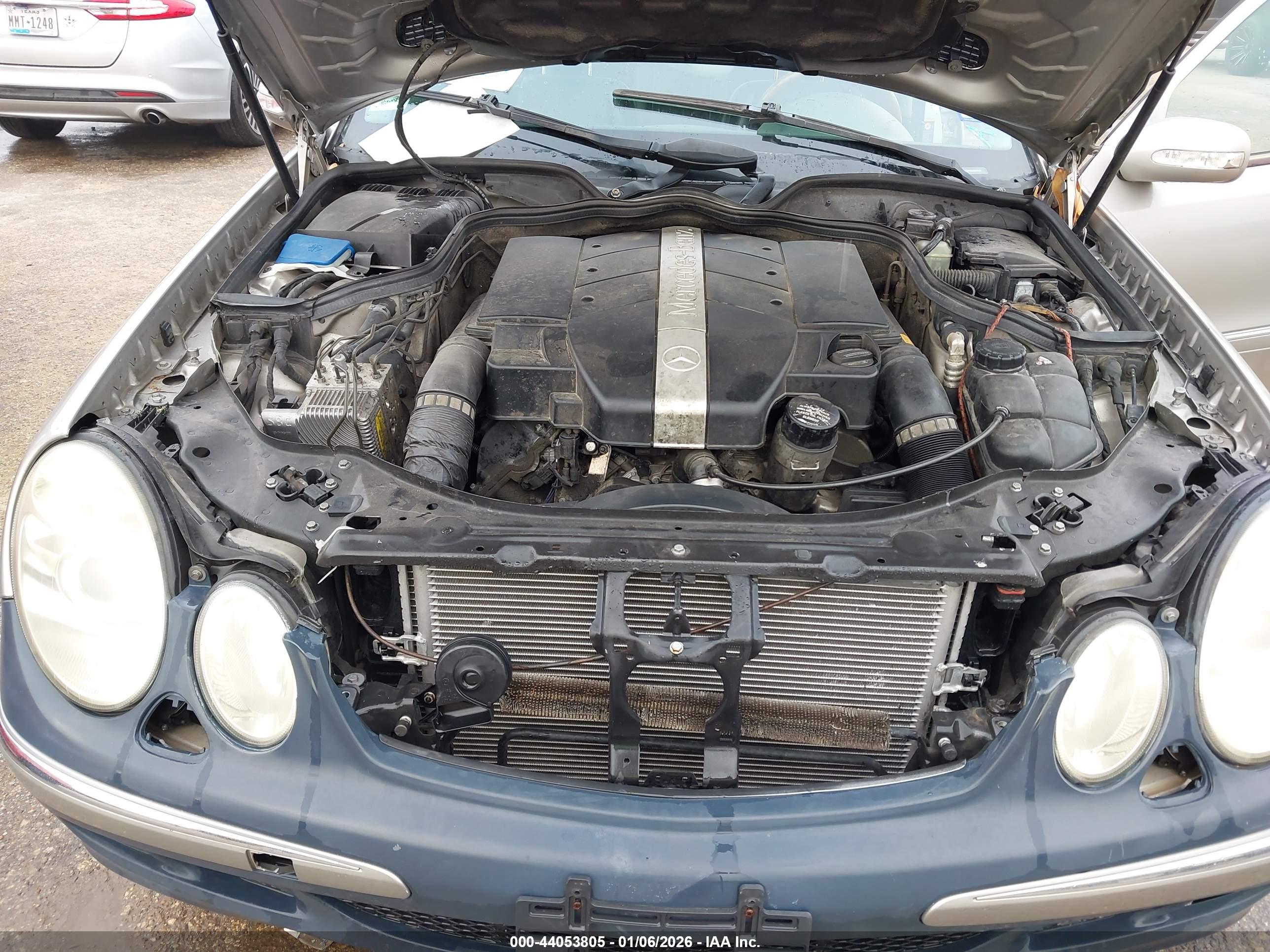 MERCEDES-BENZ E image 10