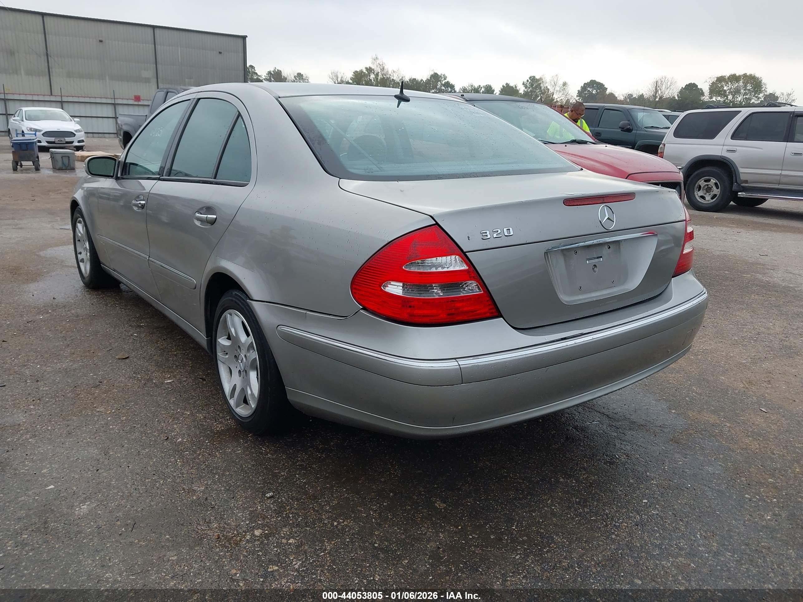 MERCEDES-BENZ E image 3