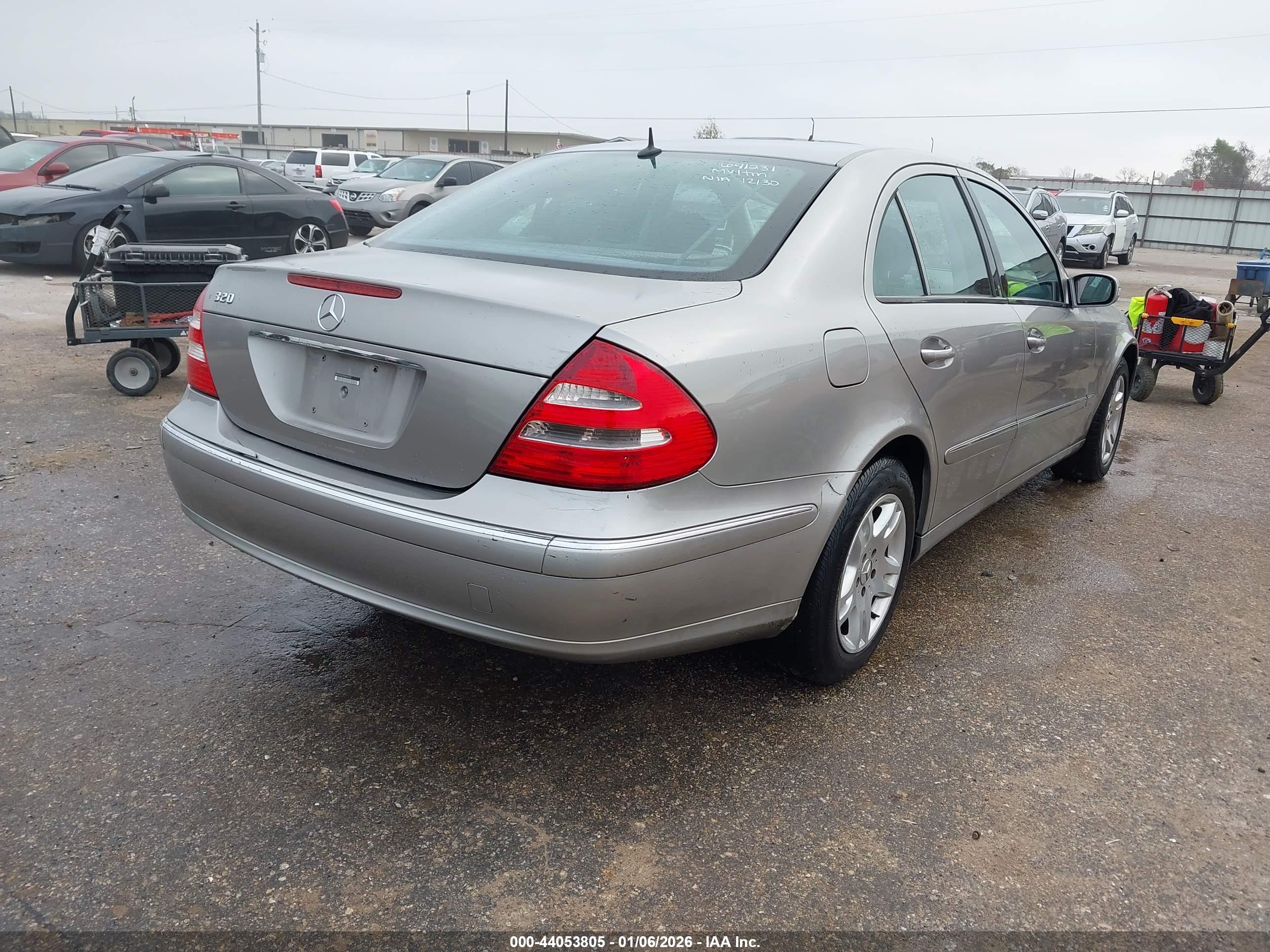 MERCEDES-BENZ E image 4