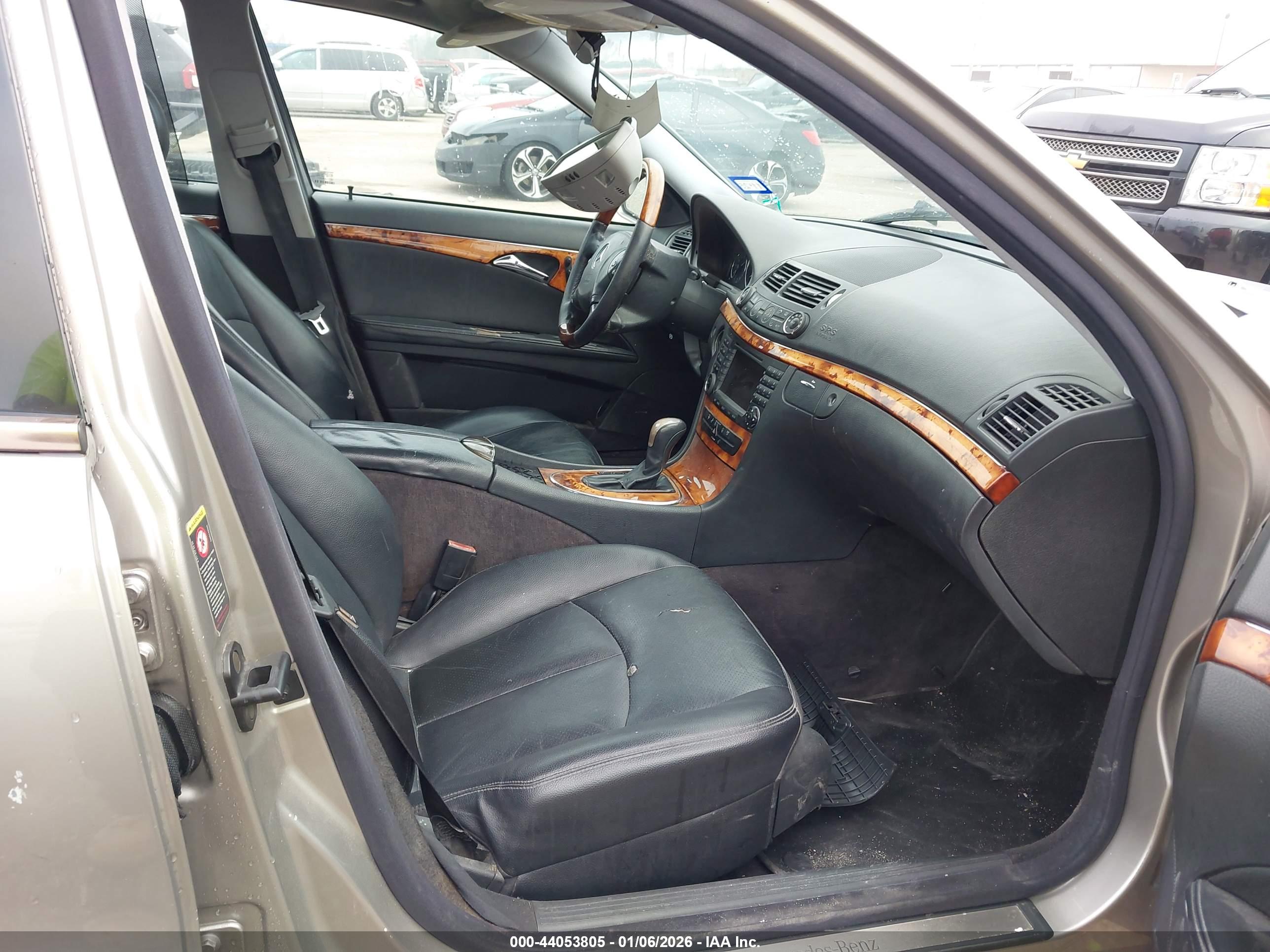 MERCEDES-BENZ E image 5