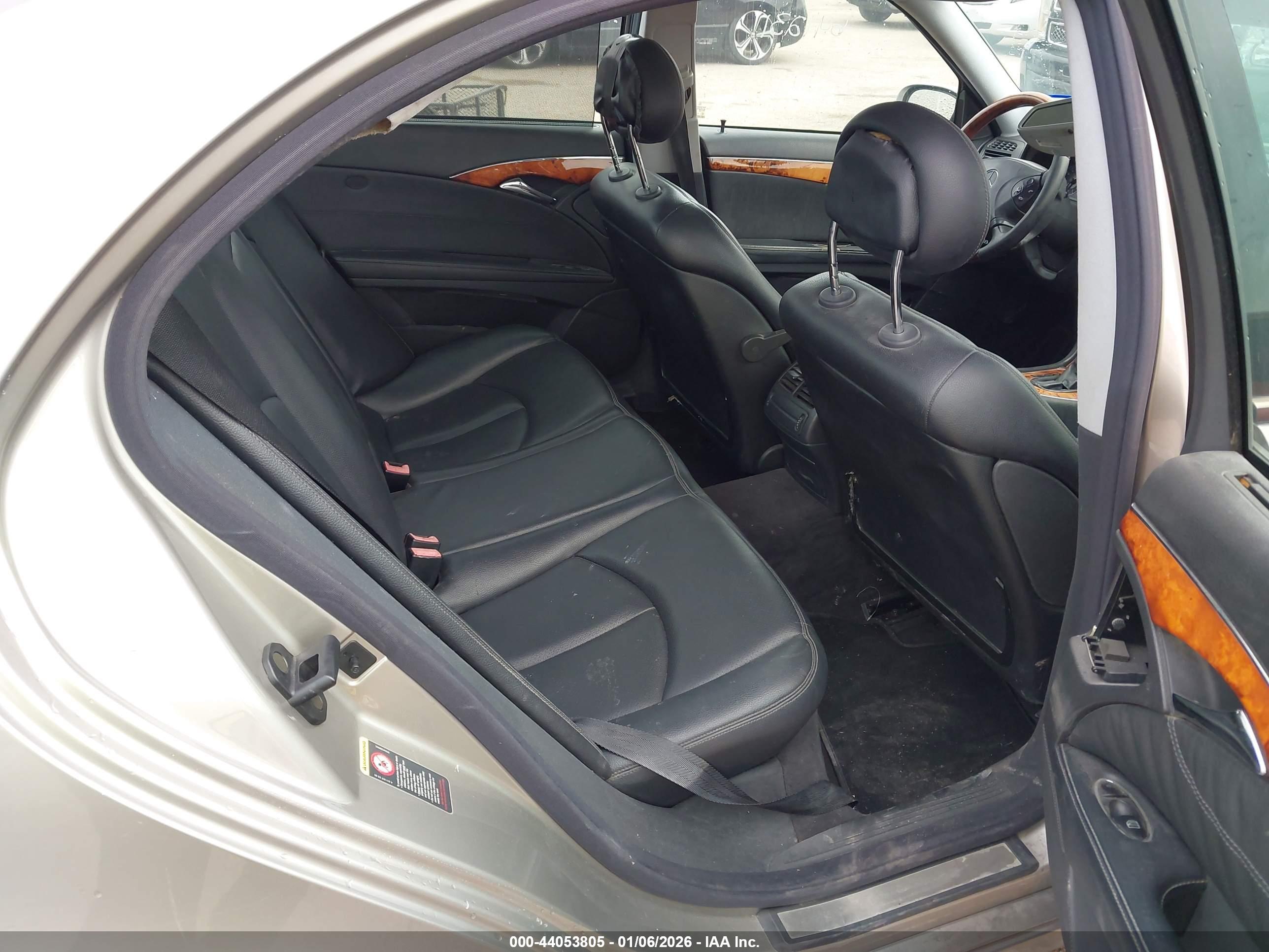 MERCEDES-BENZ E image 8