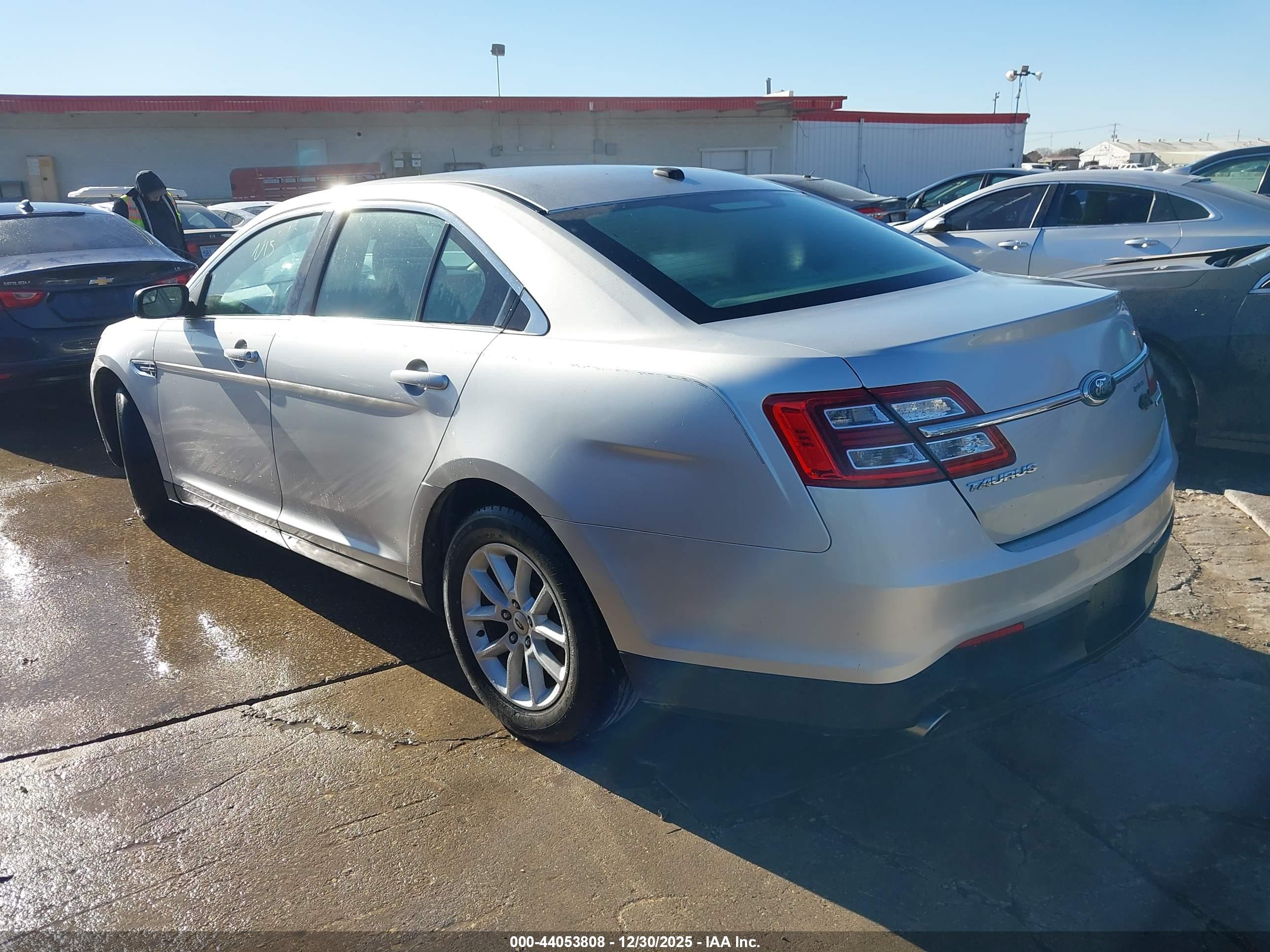 FORD TAURUS image 3