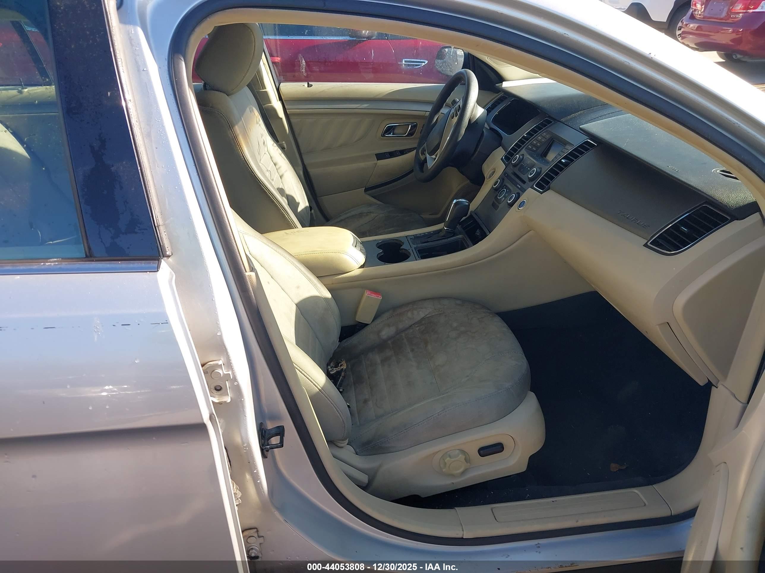 FORD TAURUS image 5