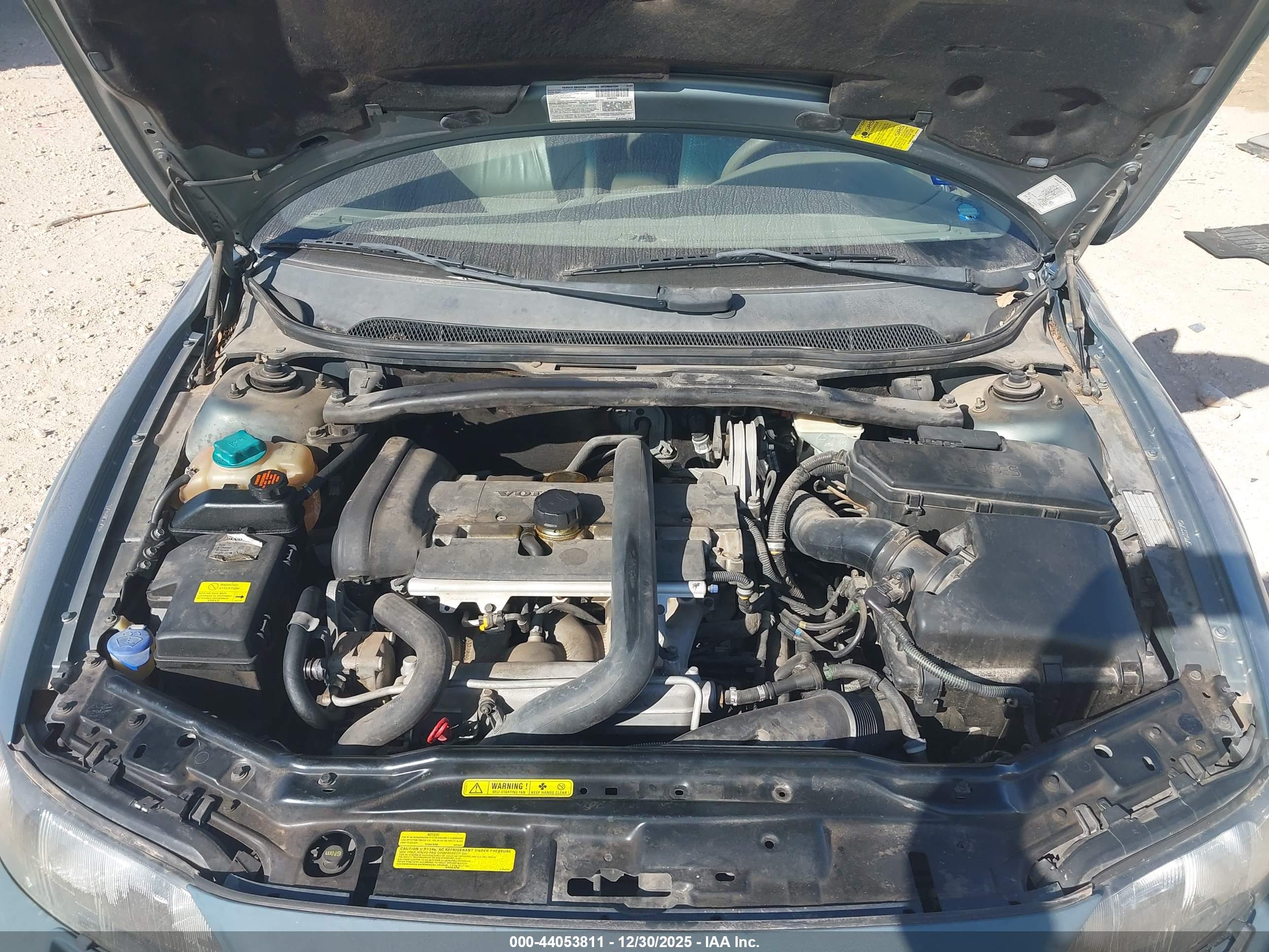 VOLVO V70 image 10