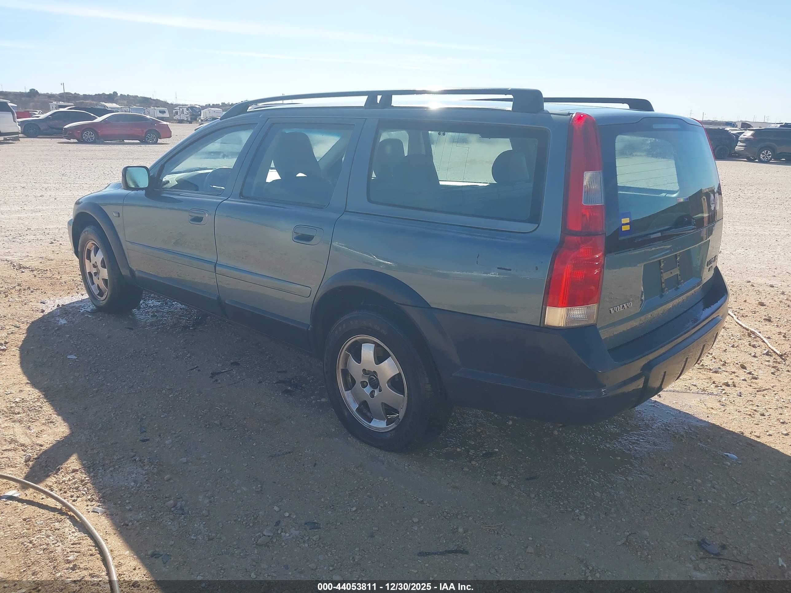 VOLVO V70 image 3