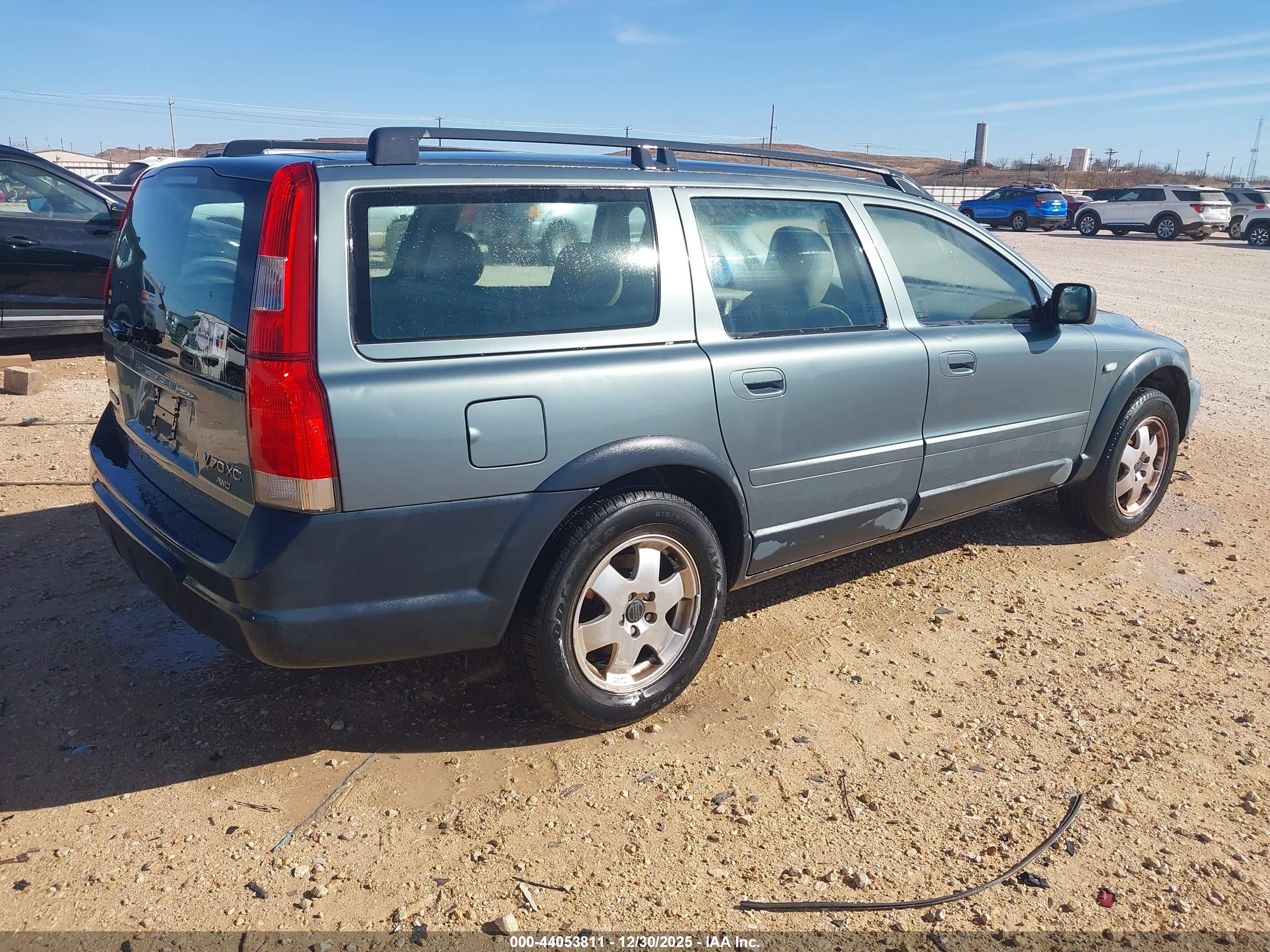 VOLVO V70 image 4