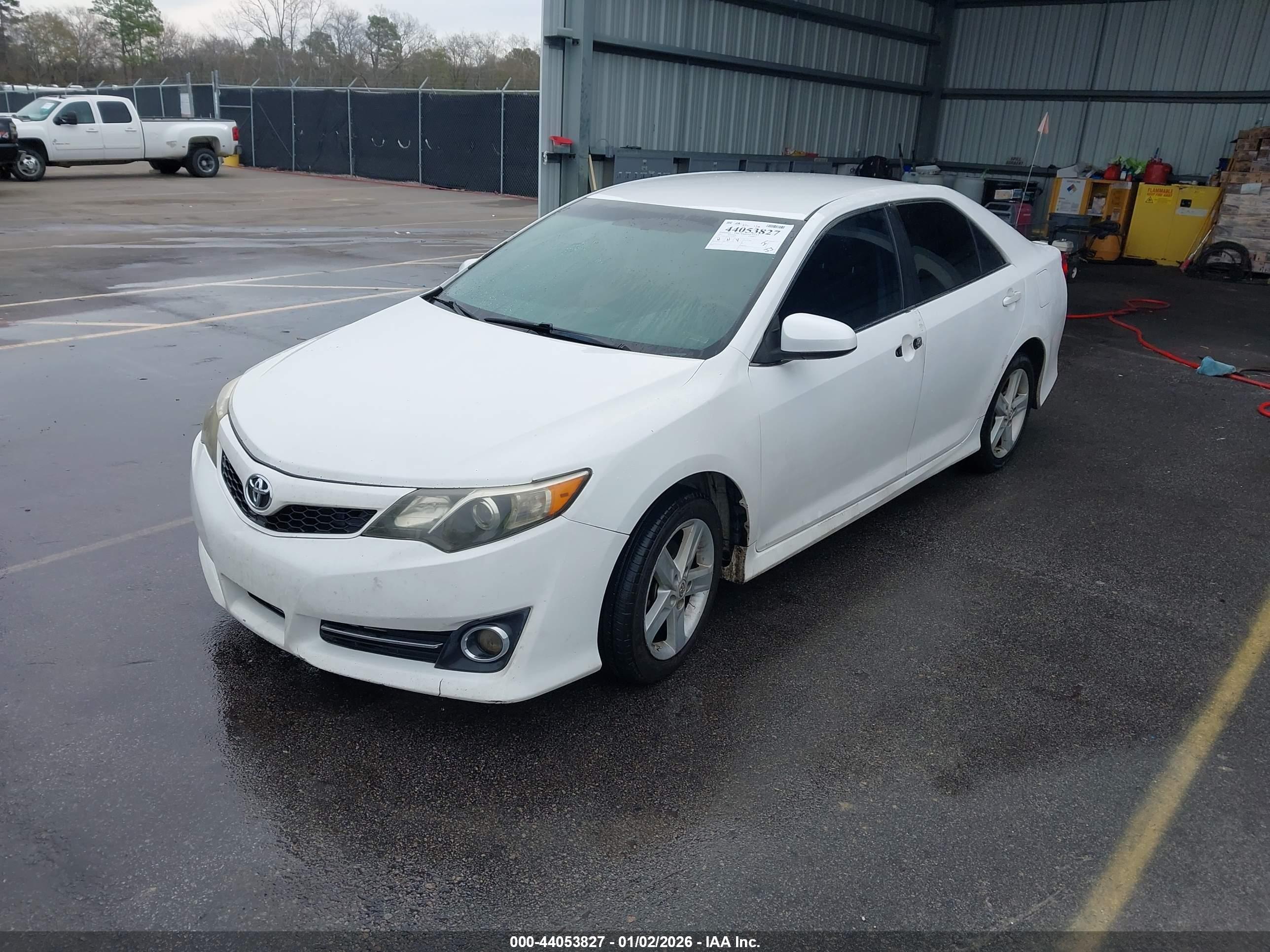 TOYOTA CAMRY image 2