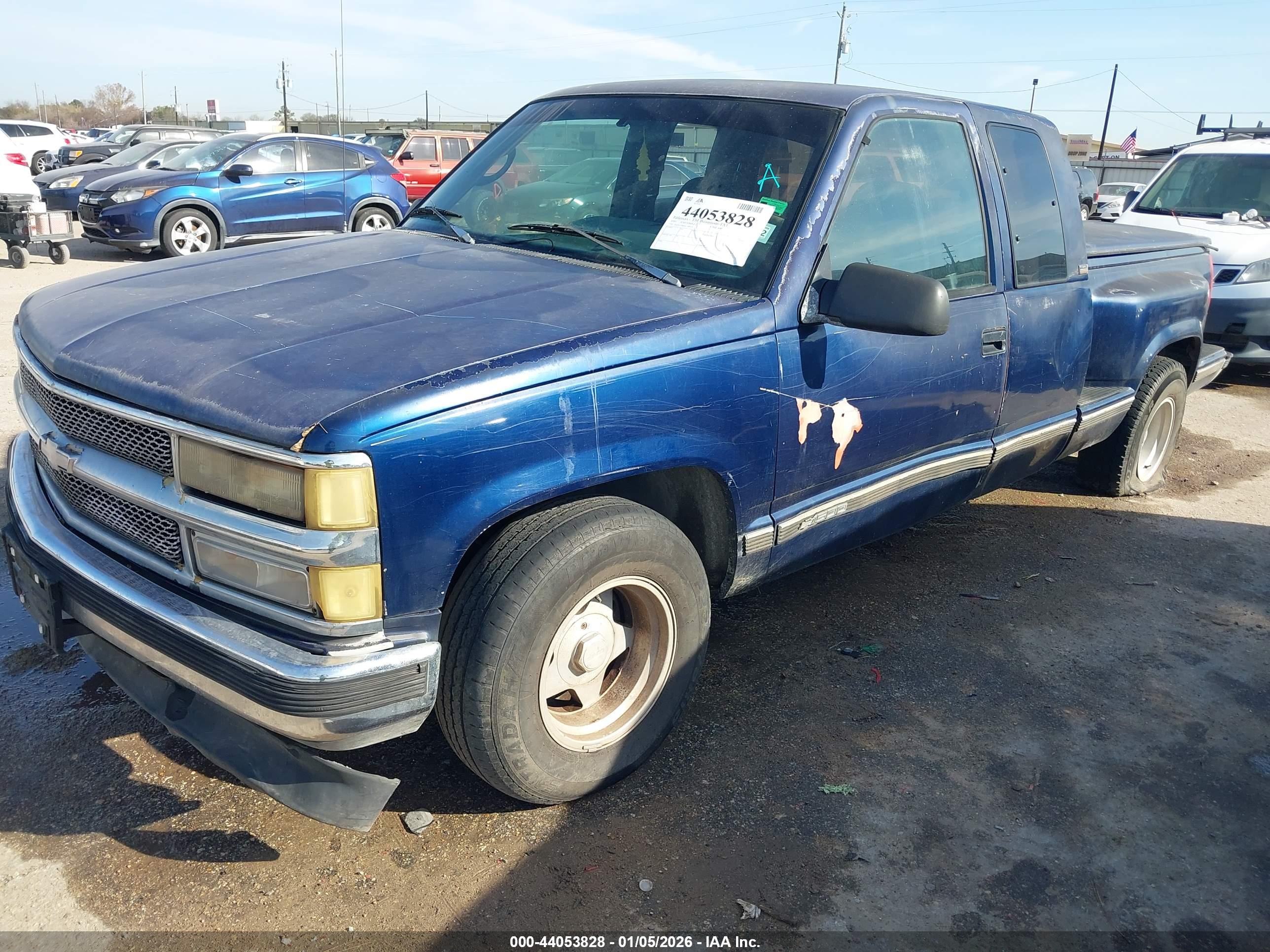 CHEVROLET GMT-400 image 2