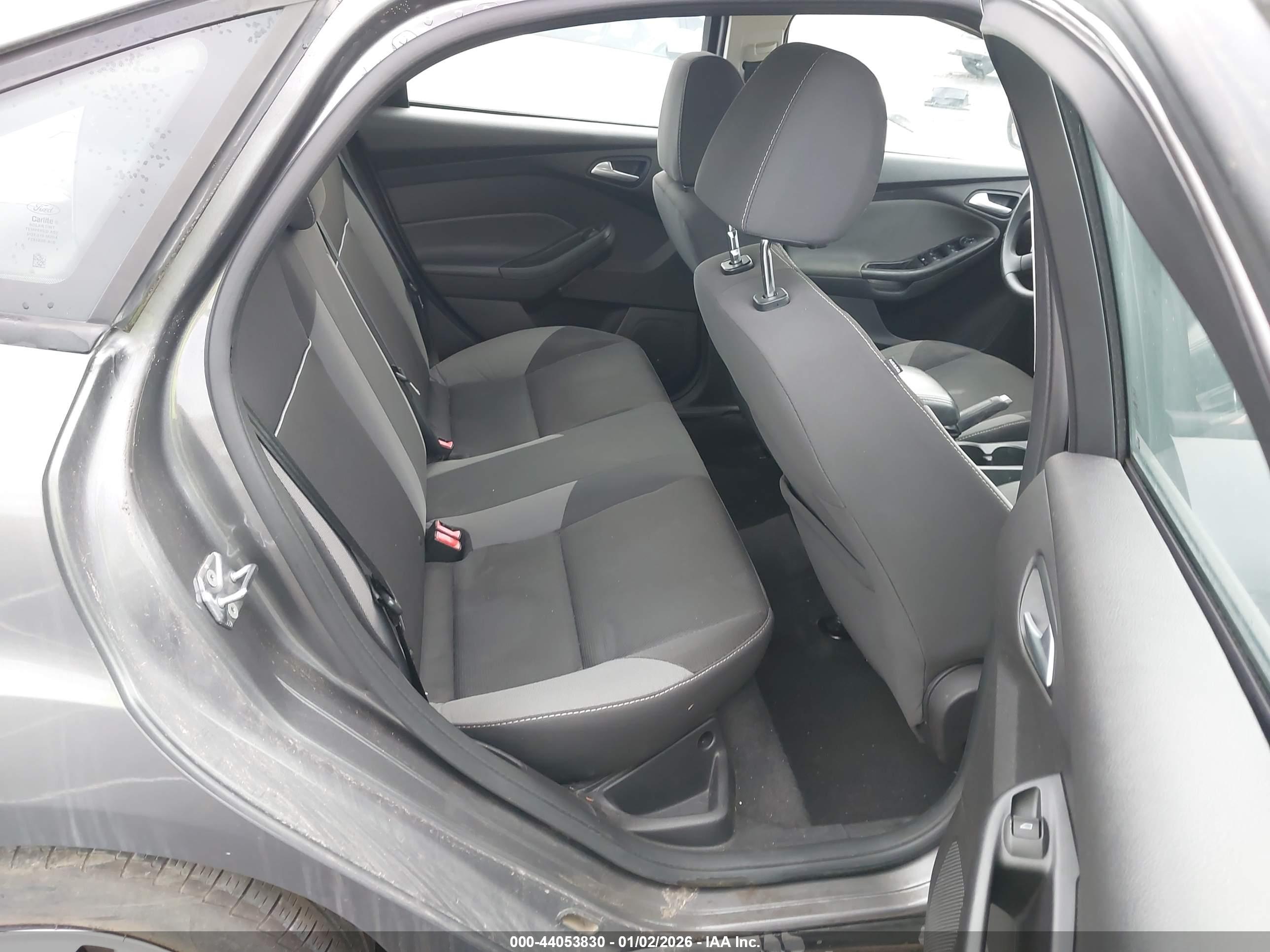 FORD FOCUS image 8