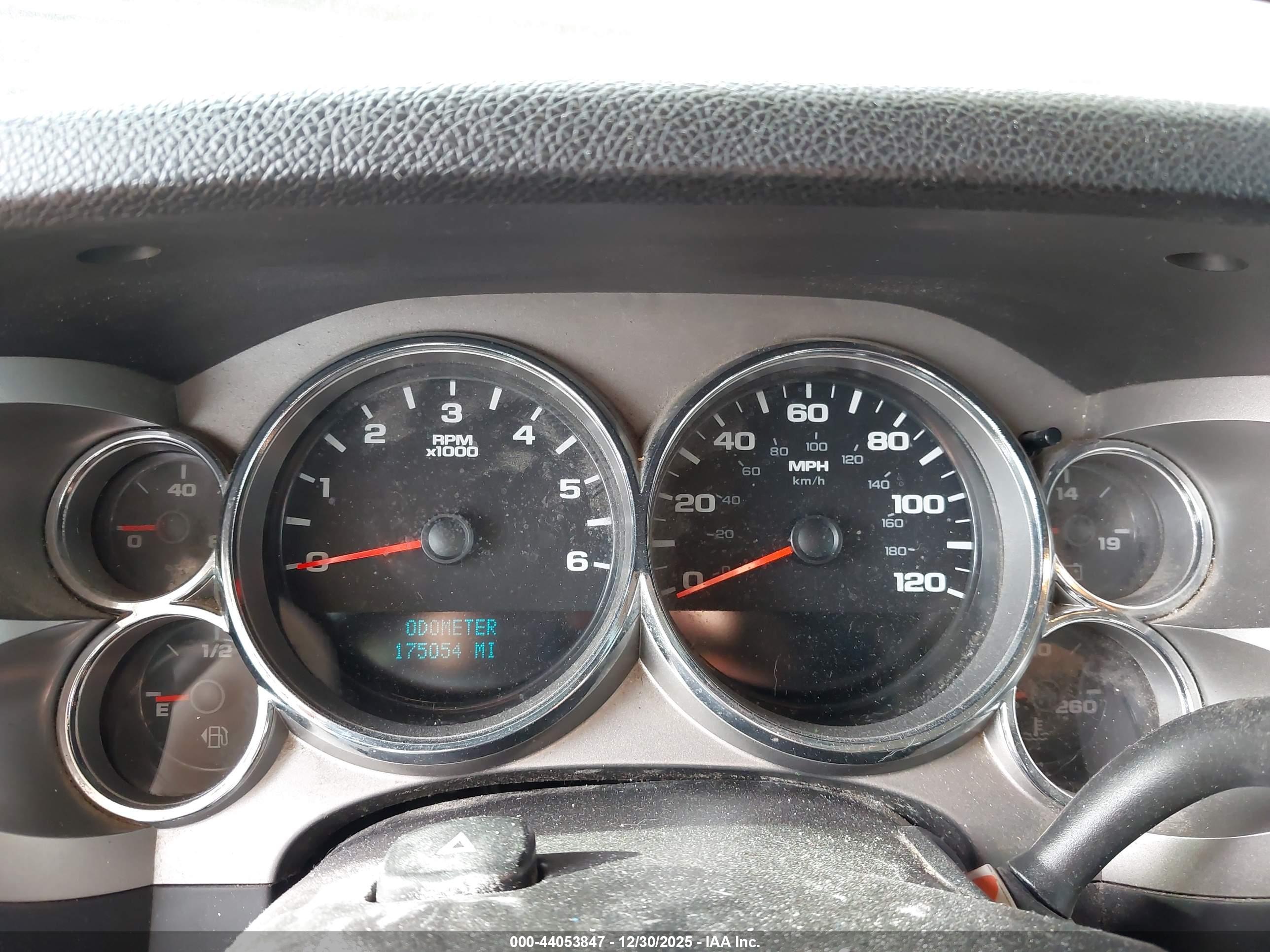 CHEVROLET SILVERADO image 7