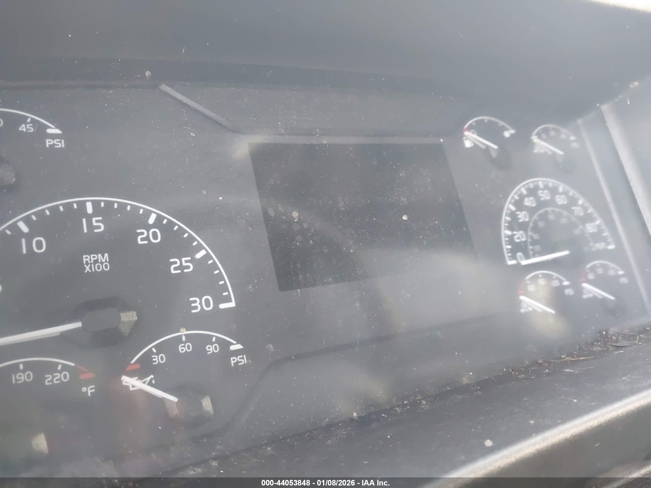 VOLVO VNL image 6
