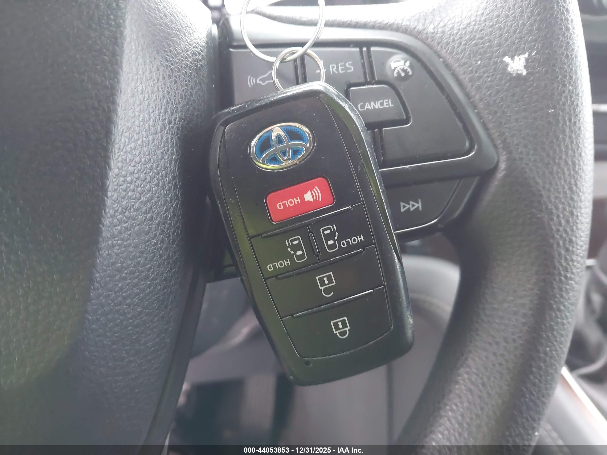 TOYOTA SIENNA image 11