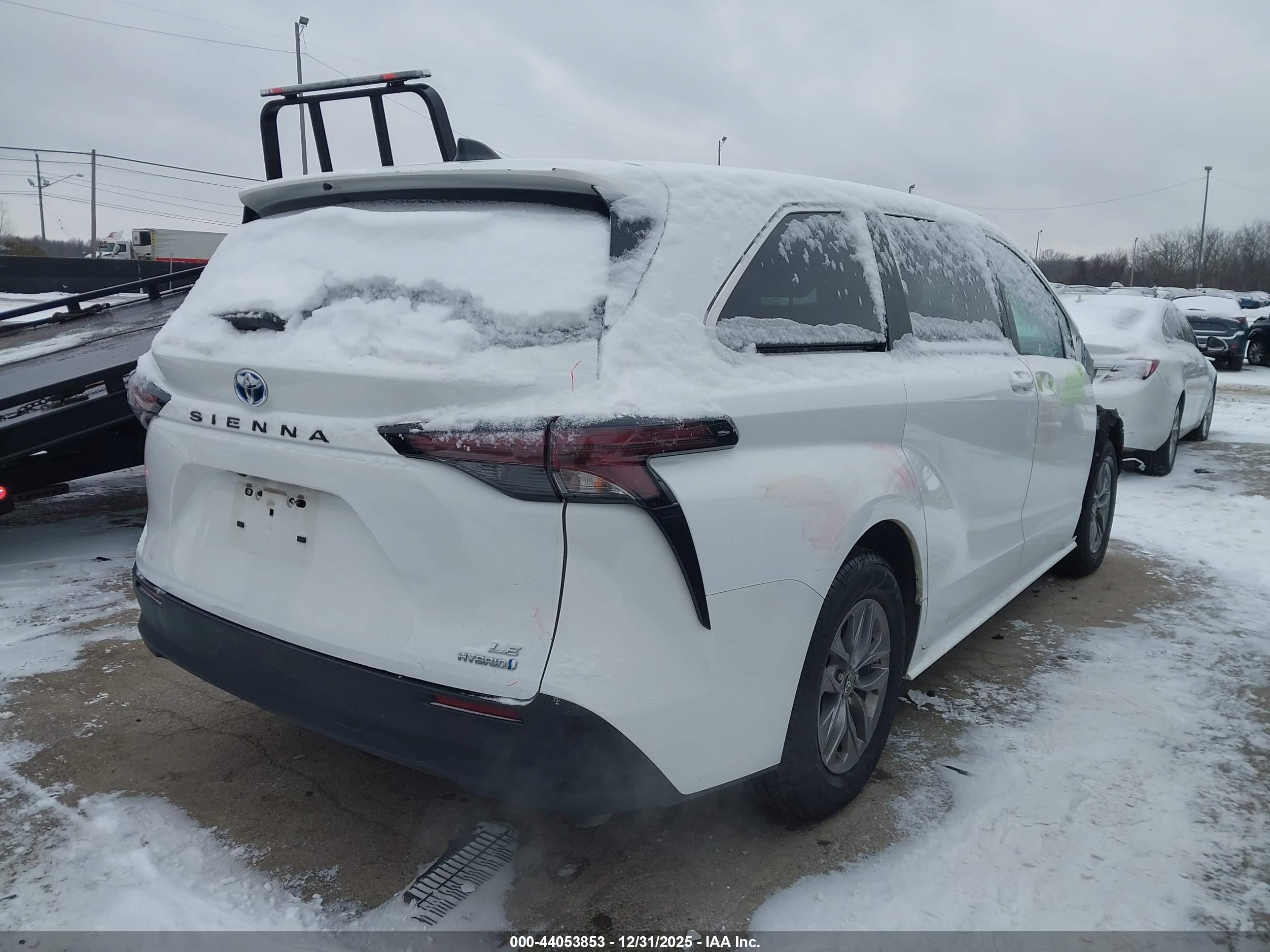 TOYOTA SIENNA image 4