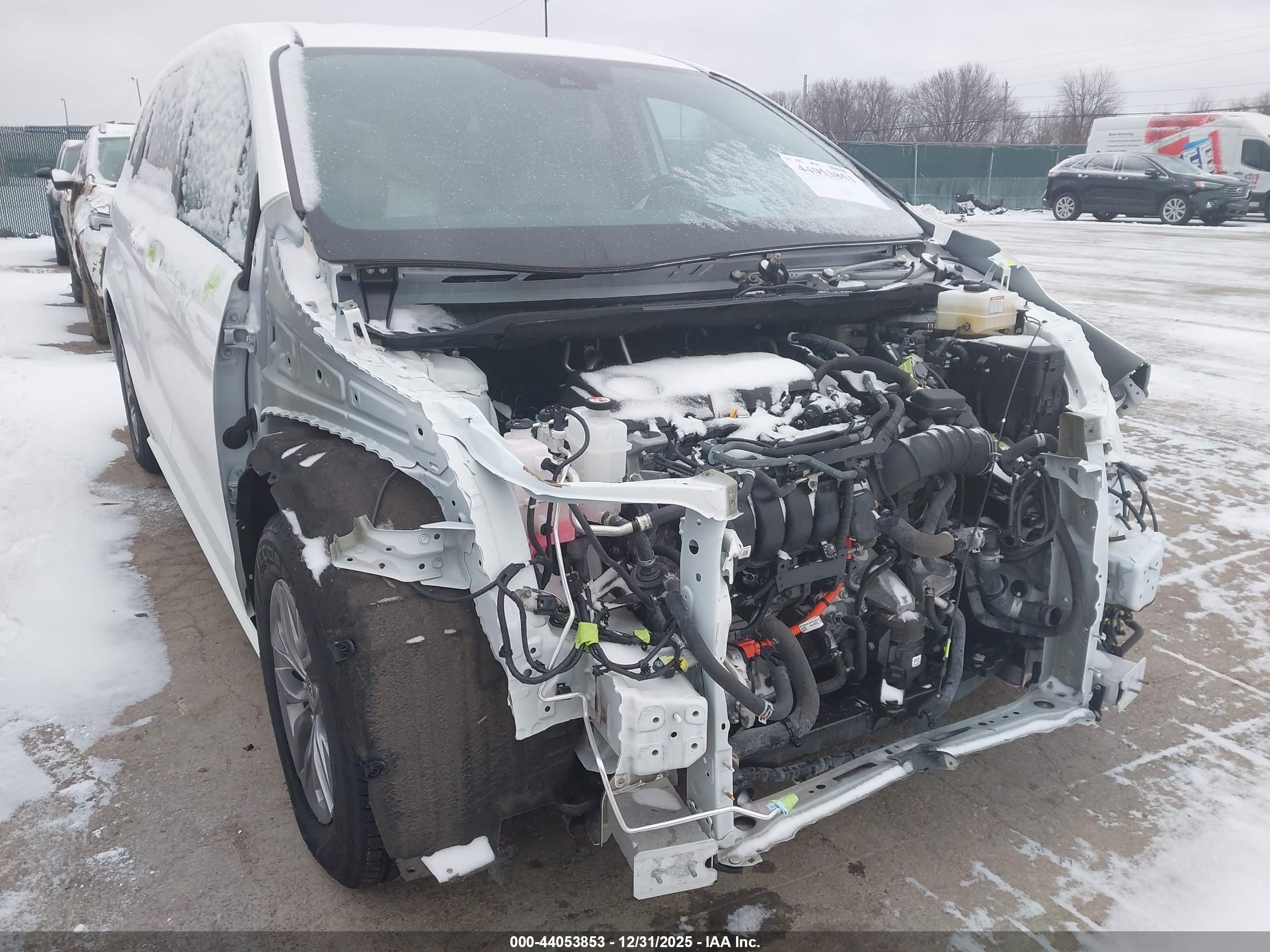 TOYOTA SIENNA image 6
