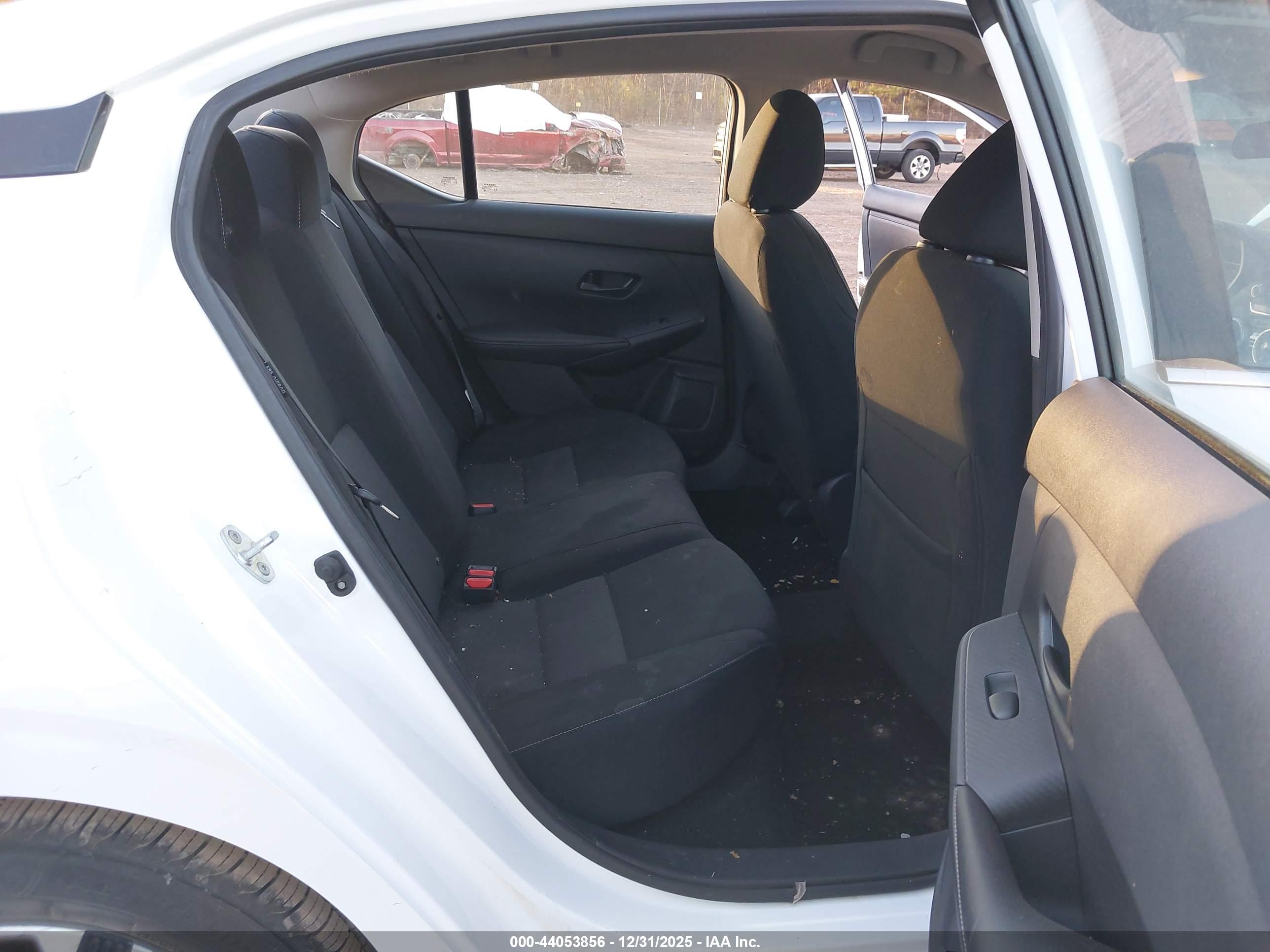 NISSAN SENTRA image 8