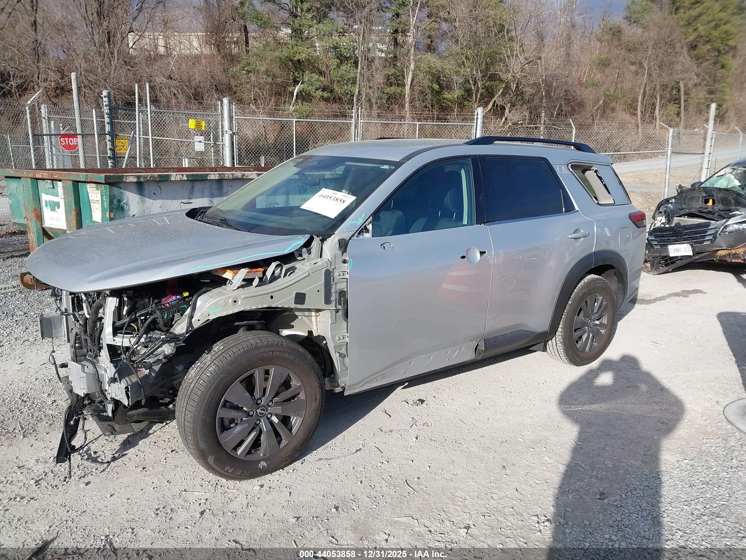 NISSAN PATHFINDER image 2