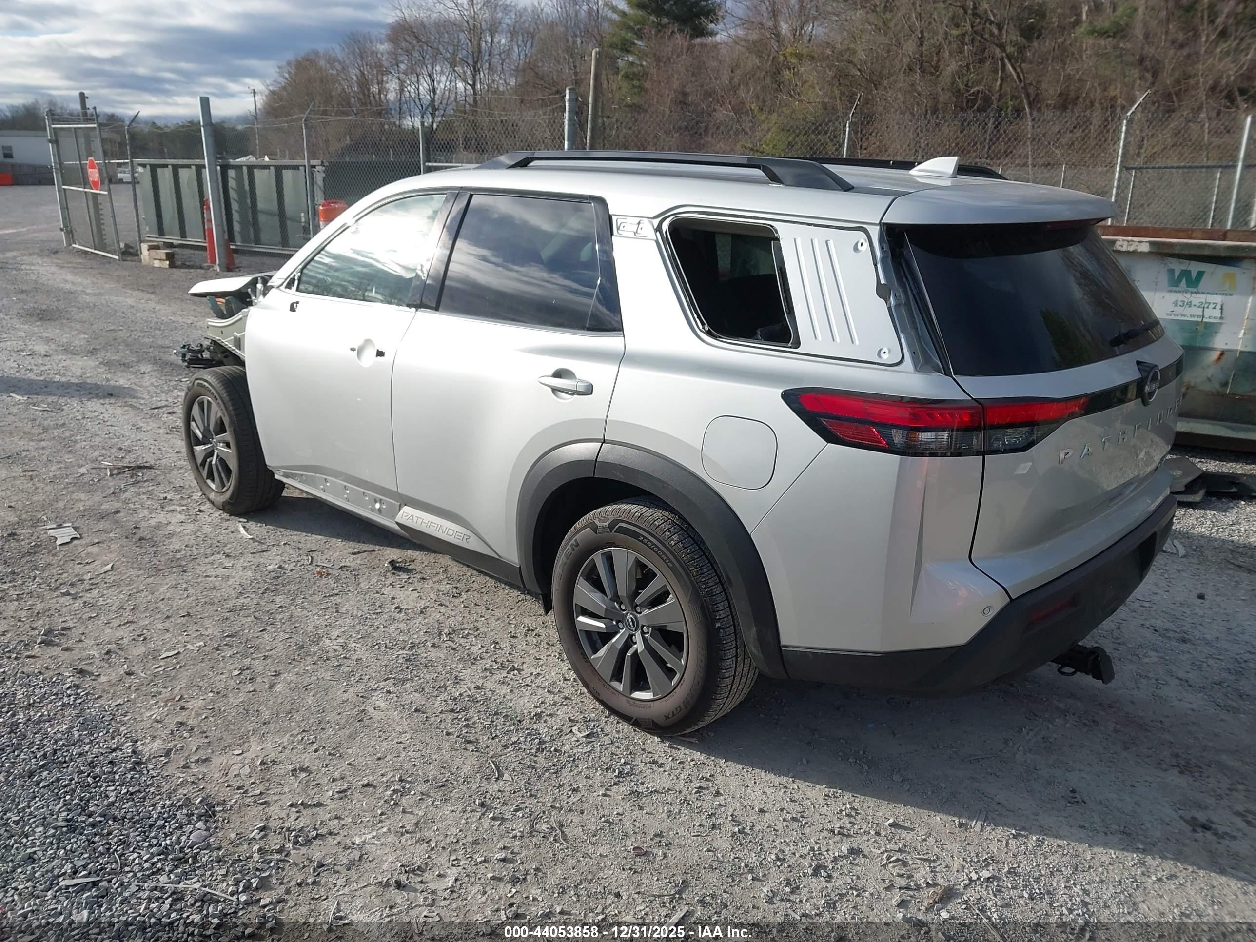 NISSAN PATHFINDER image 3
