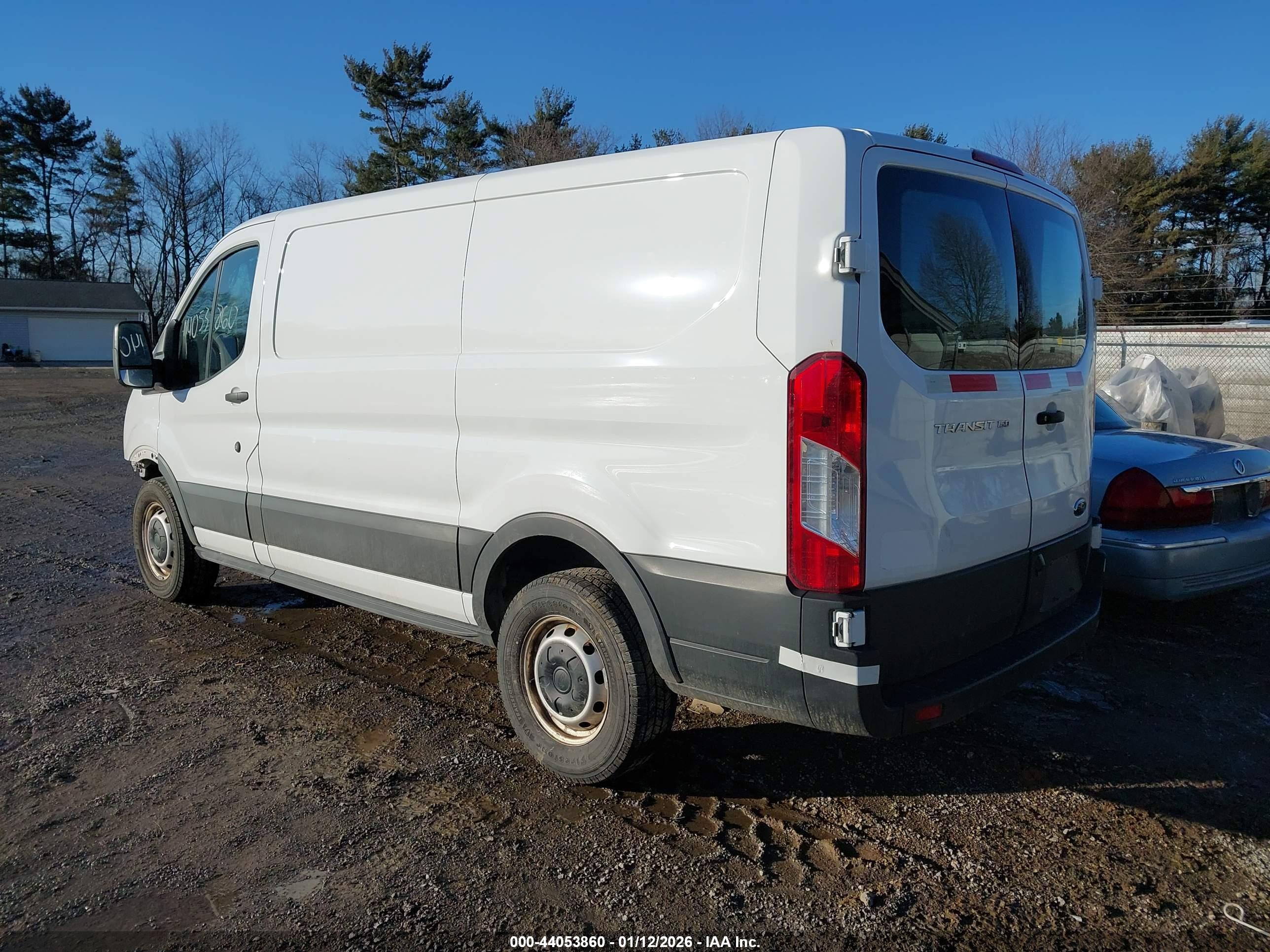 FORD TRANSIT-150 image 3