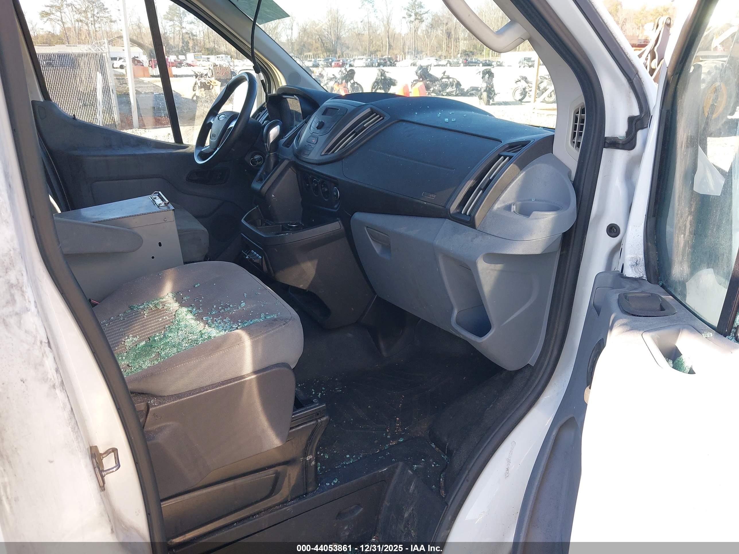 FORD TRANSIT-150 image 5