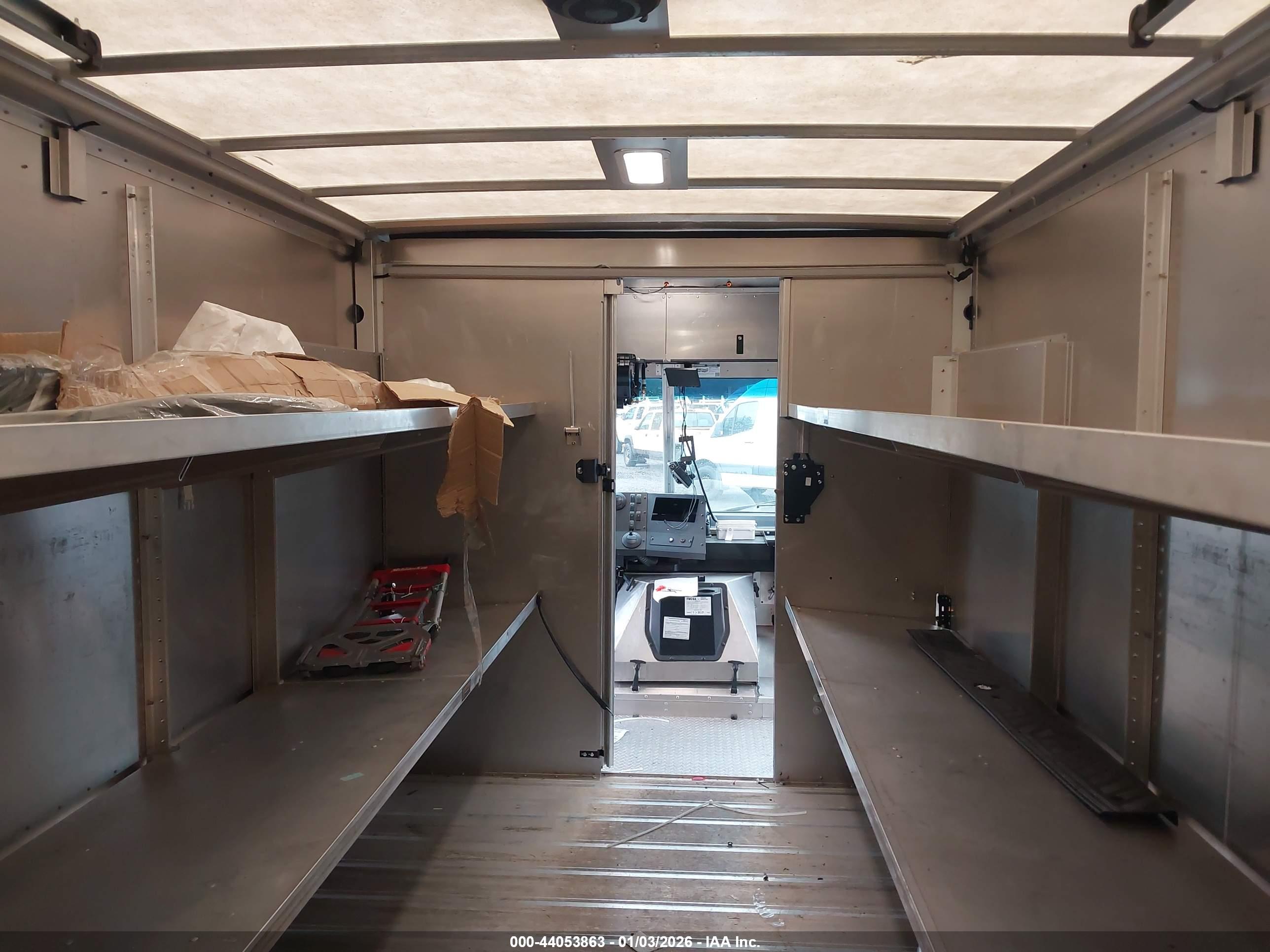 FORD E-450 image 7