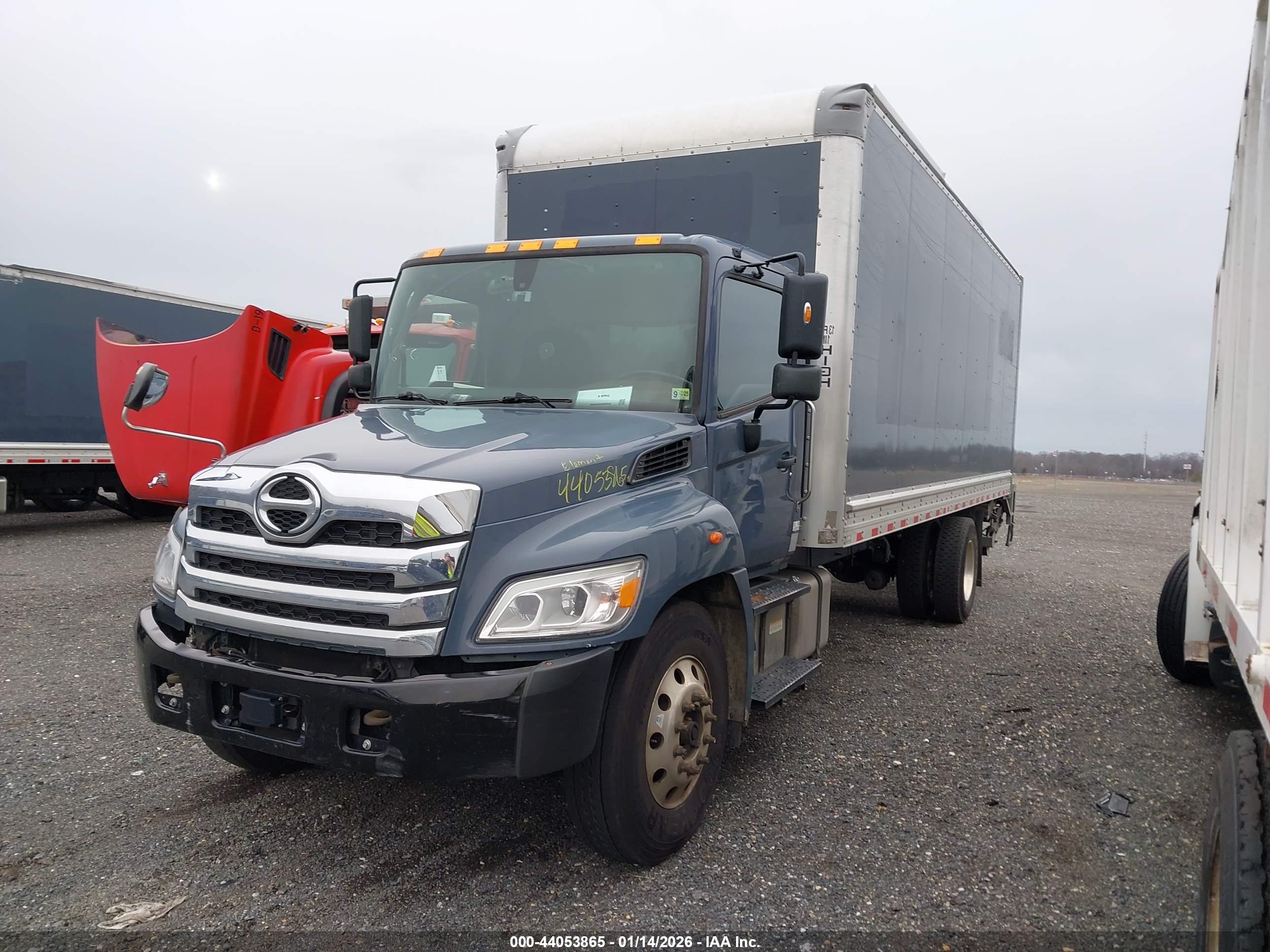 HINO 238/258/268 image 2