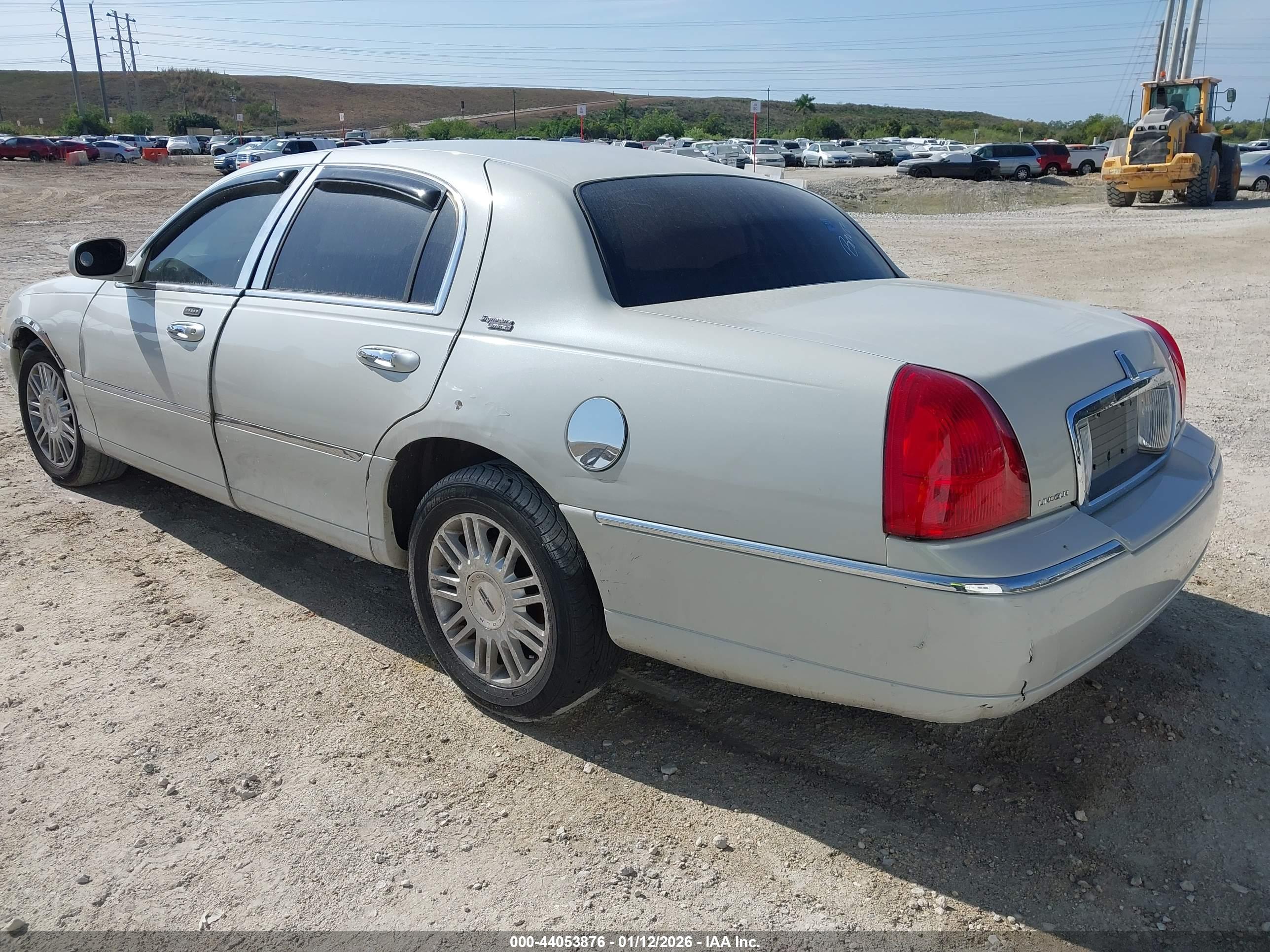 LINCOLN TOWN image 3