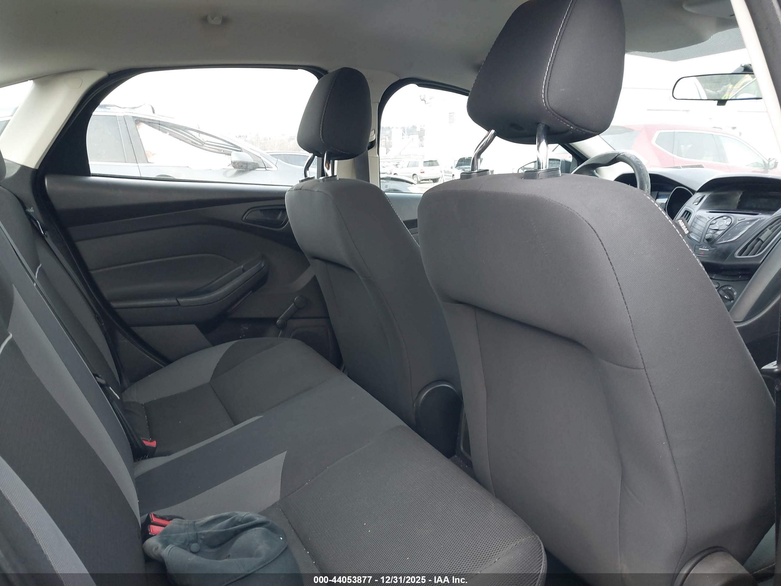 FORD FOCUS image 8