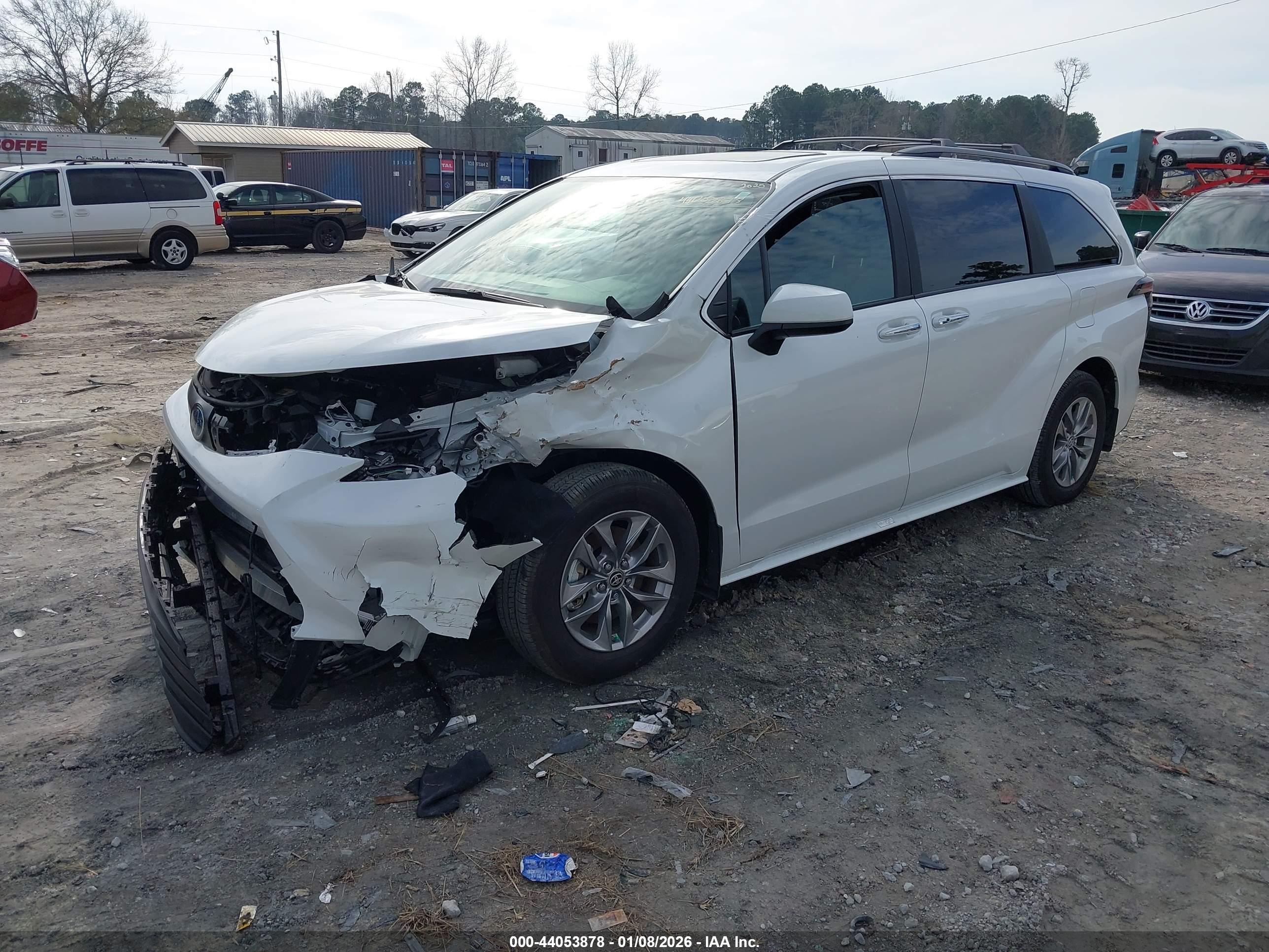 TOYOTA SIENNA image 2